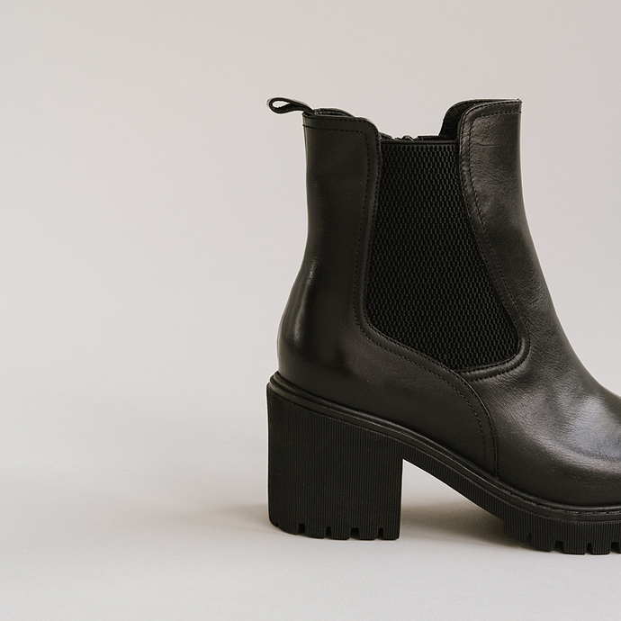 Chelsea boots à semelles crantées  en cuir noir