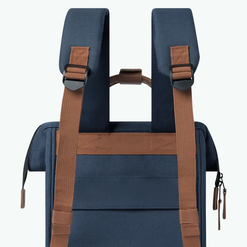 Cabaia Adventurer Small Chicago rugzak, marineblauw
