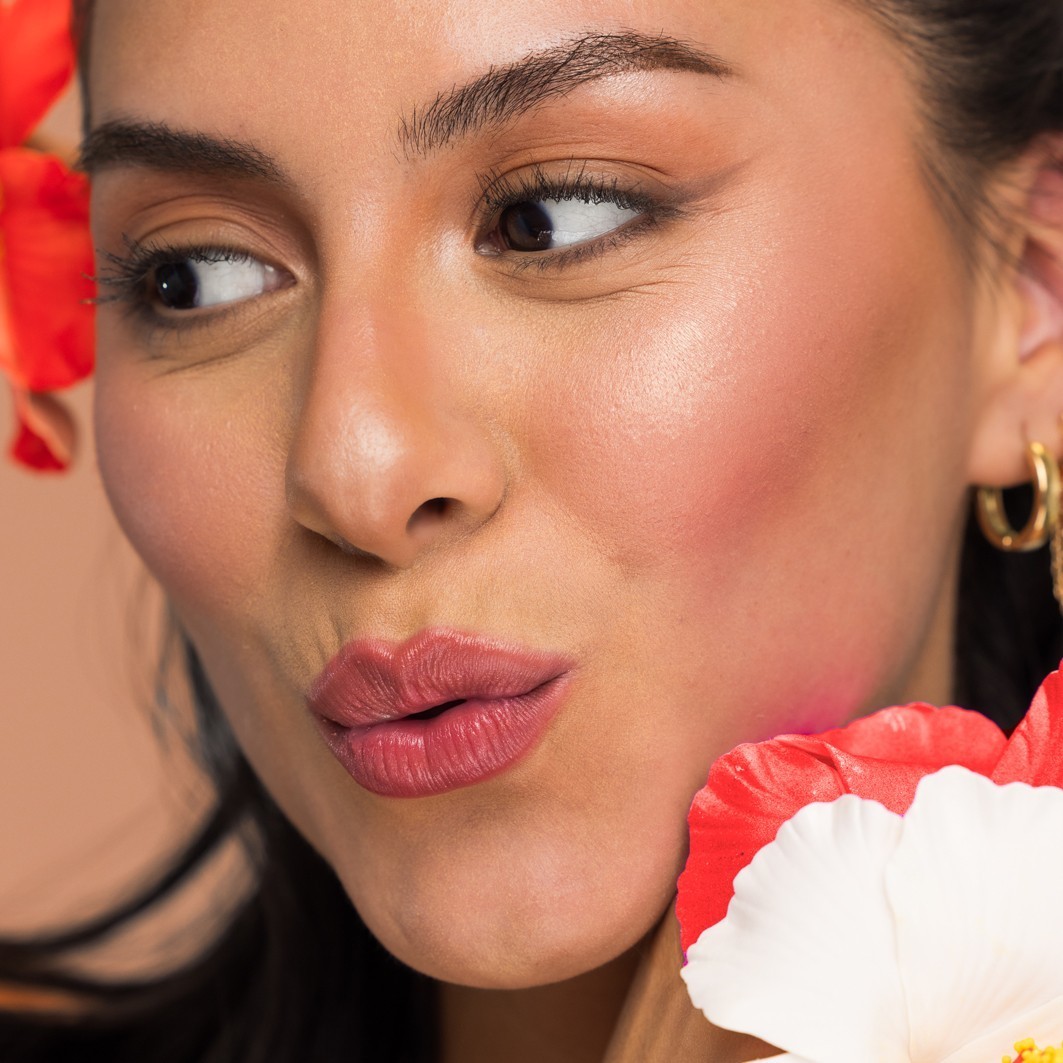 theBalm sada na líčenie bronzer, rozjasňovač a lícenka v jednom - 8,5 g