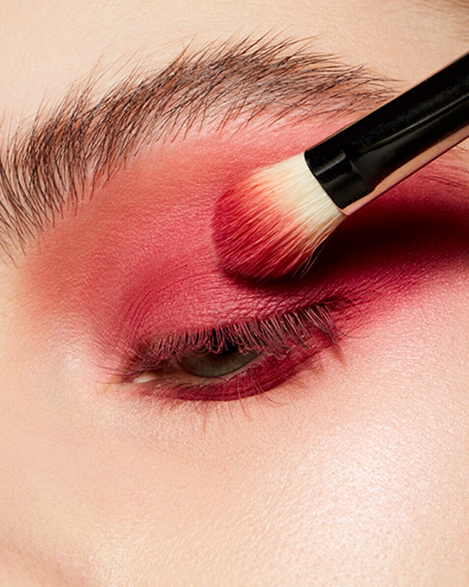 Fard à paupières mat doux MAC Powder Kiss - Effet floutant
