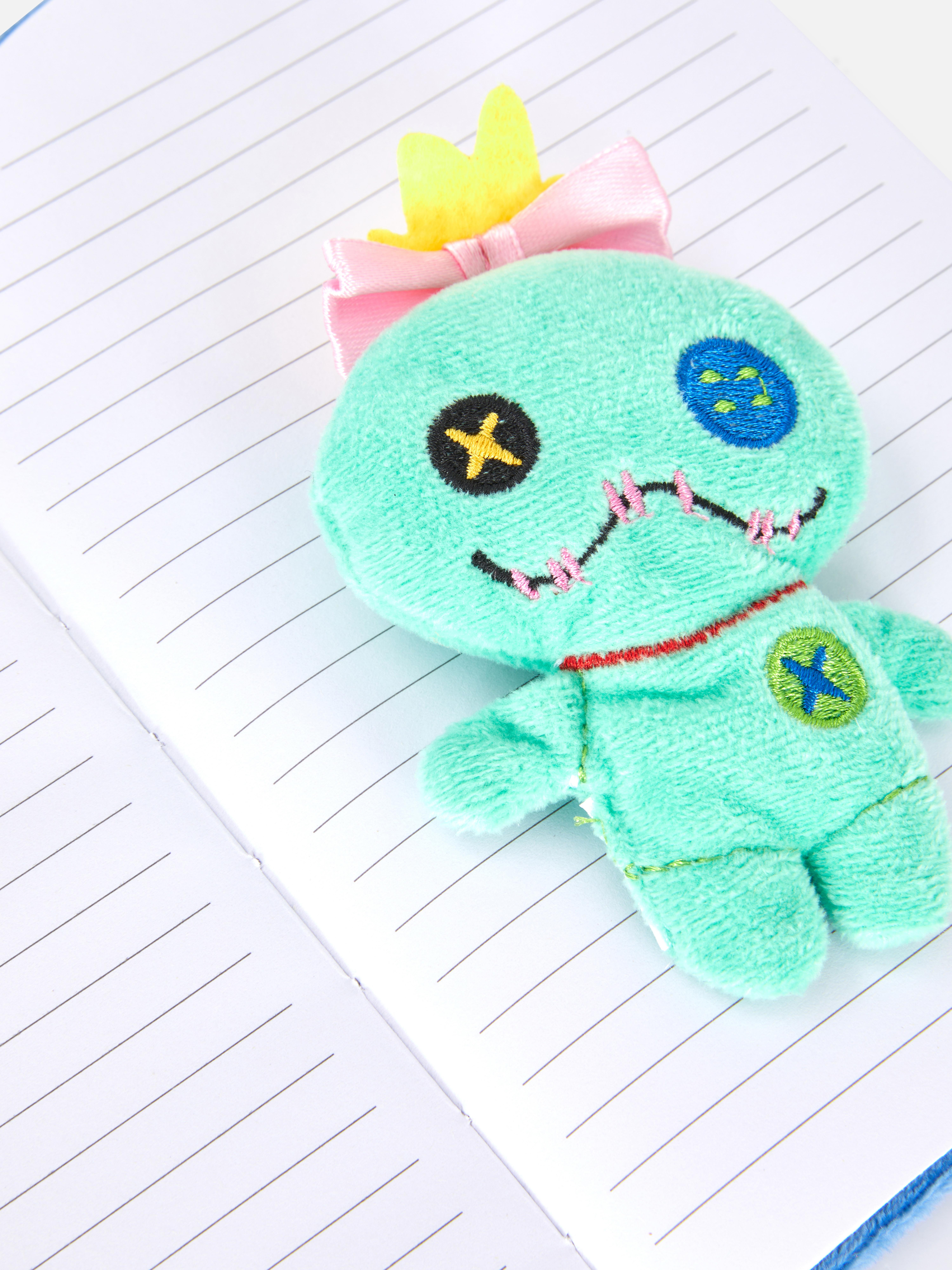 Disney Stitch & Scrump plüss naplója Ez a vicces plüss napló, amelyben Disney Stitch & Scrump figurái szerepelnek, őrzi az összes titkodat.