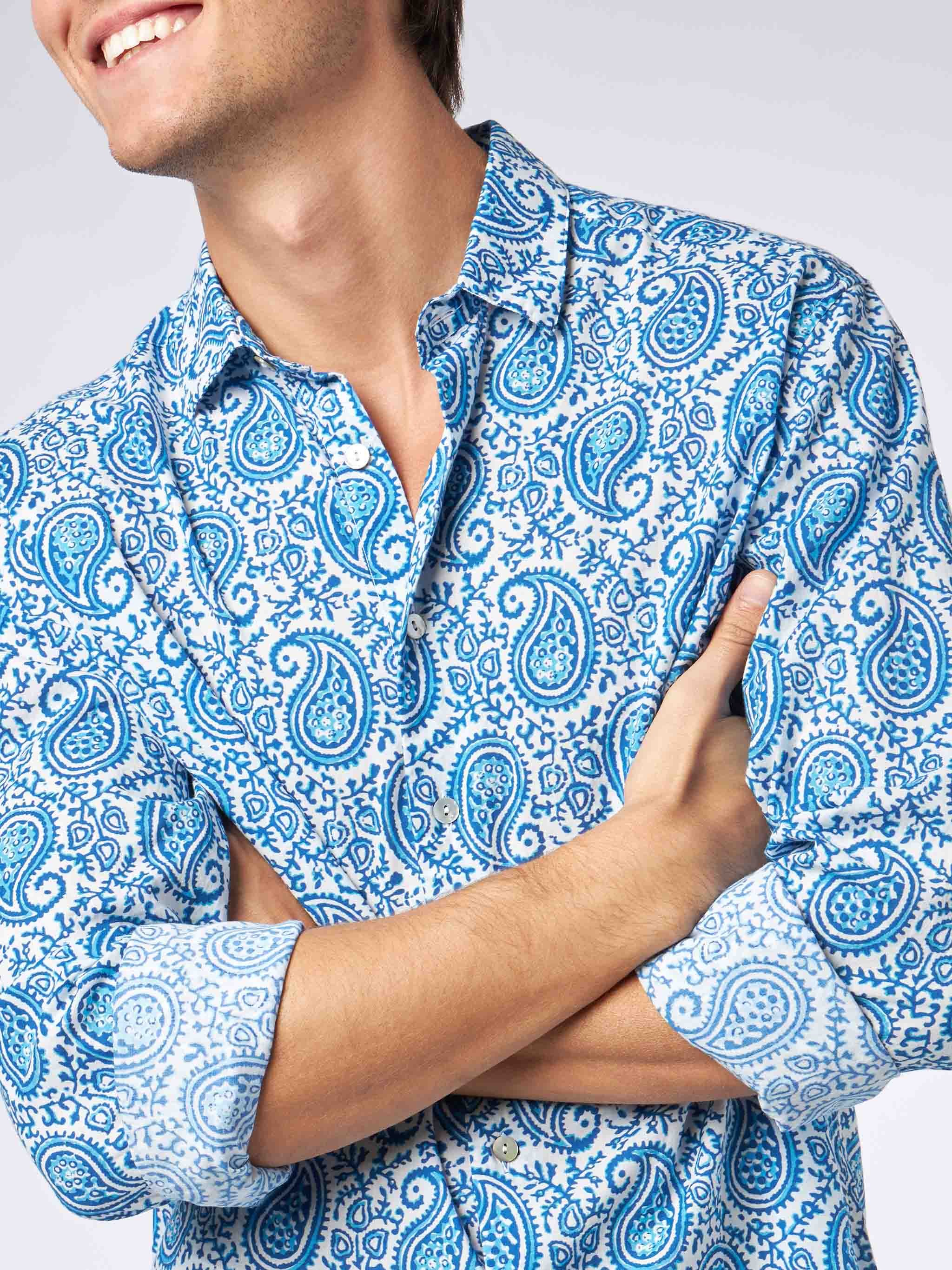 Camisa masculina Sikelia em musselina de algodão com estampa paisley.