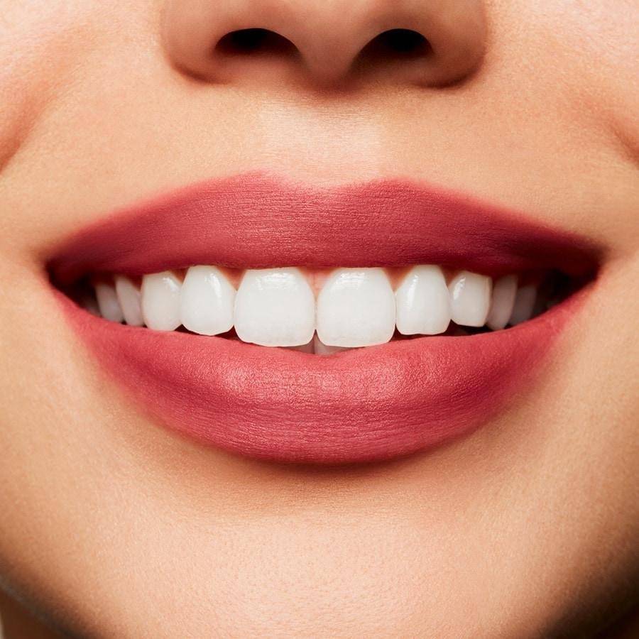 MAC skysti lūpų dažai „Lipstain Powder Kiss“ – 5 ml