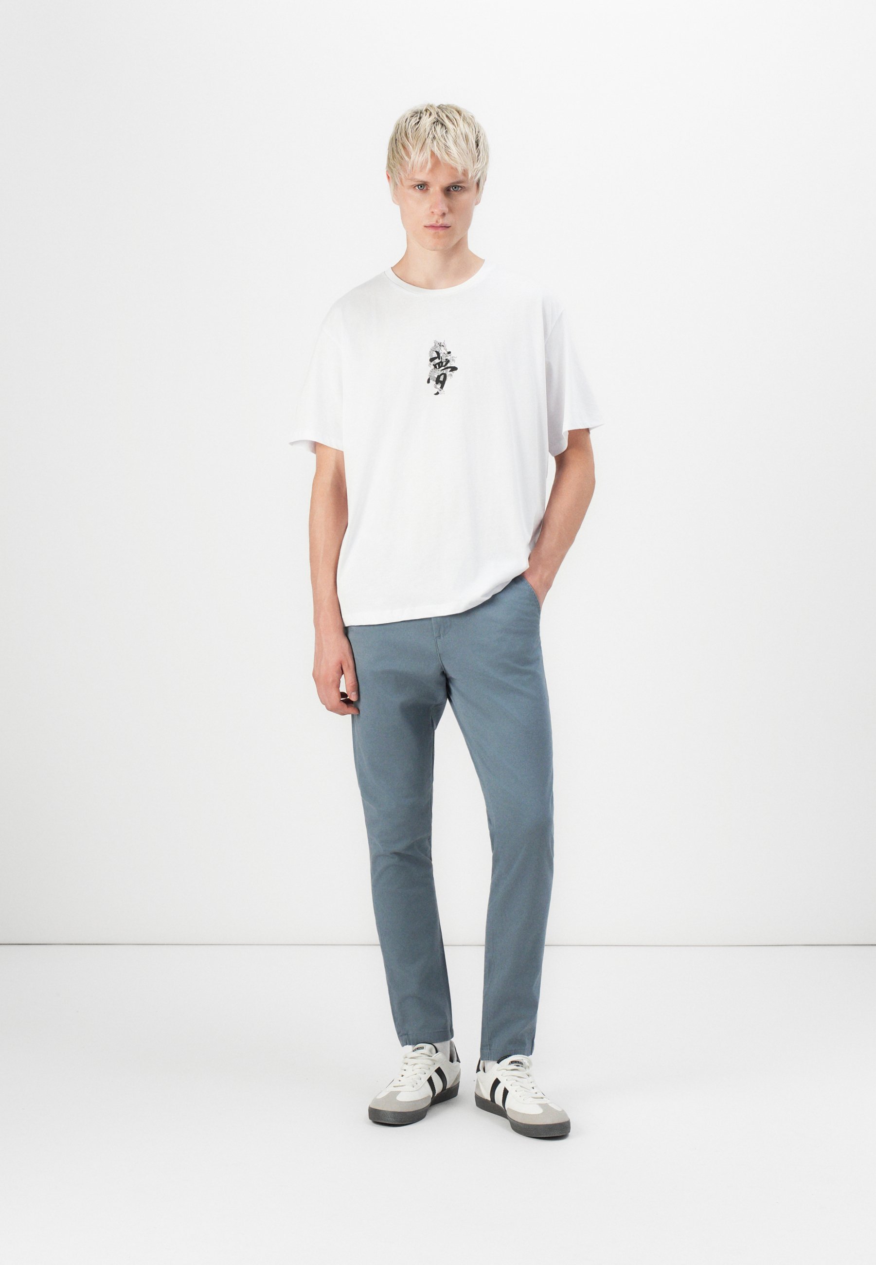 Jack & Jones JJMIKO Rundhals-T-Shirt mit Print – weiß