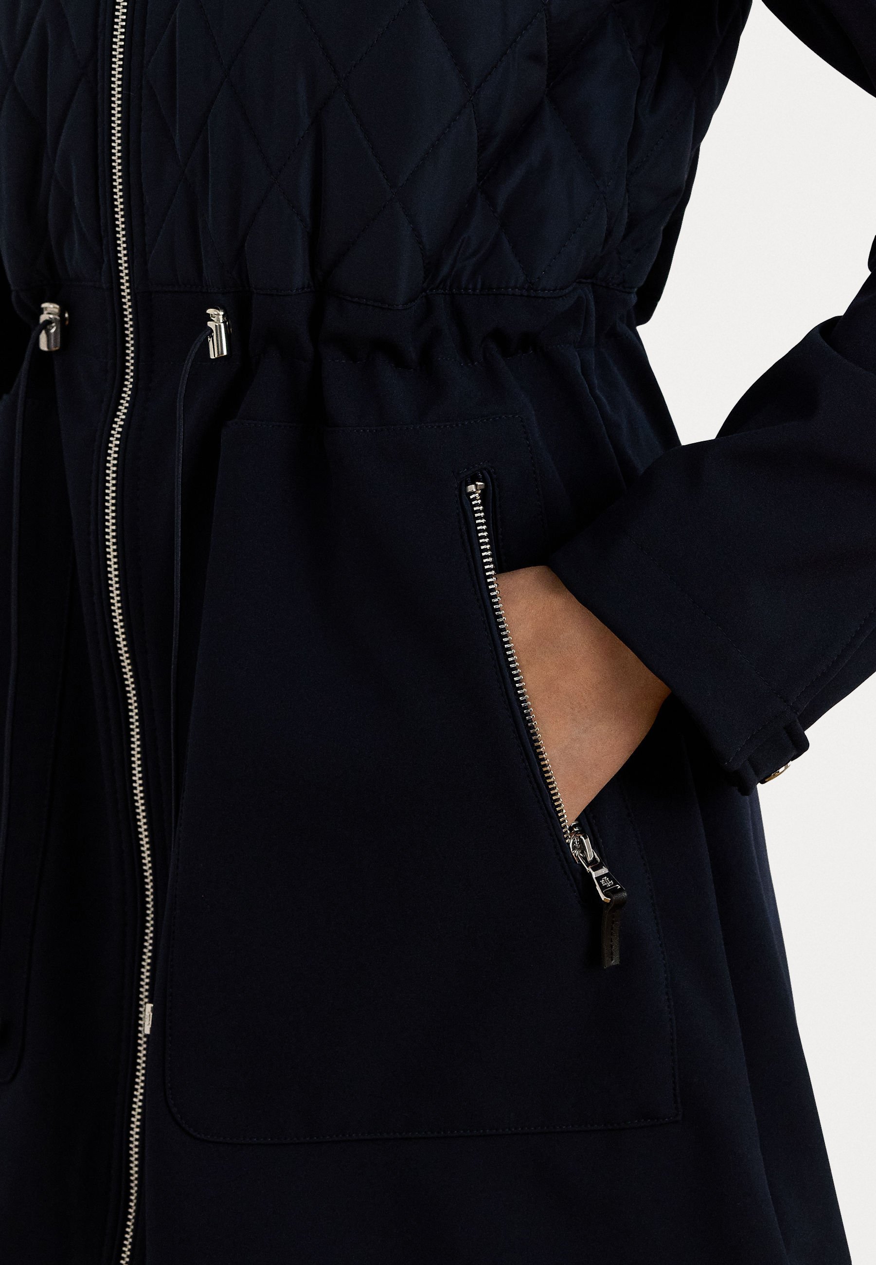 Lauren Ralph Lauren Petite Kapuzenjacke mit Rautensteppung und Stehkragen – Parka – Marineblau