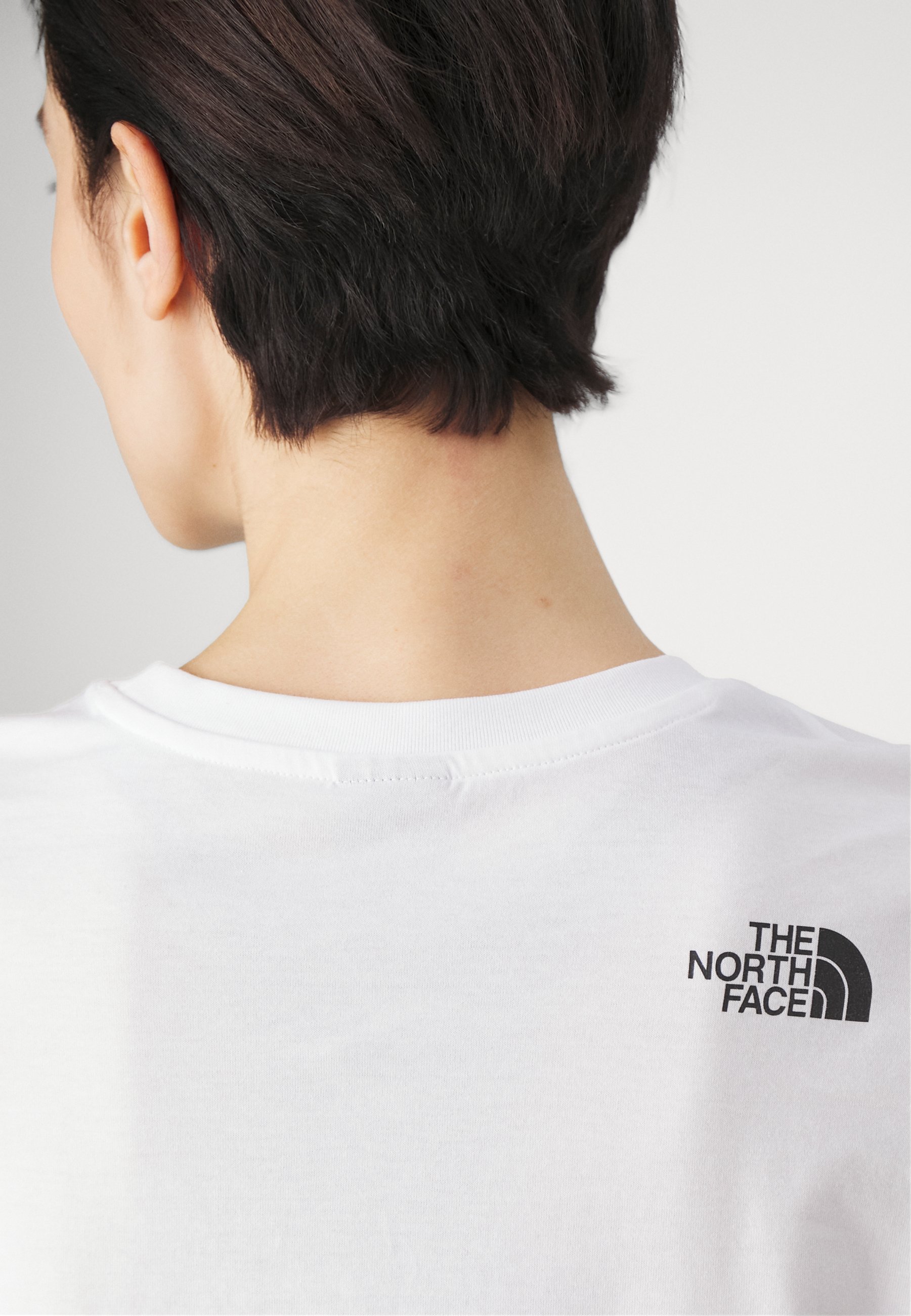 The North Face SIMPLE DOME CROPPED SLIM TEE - Bedrucktes T-Shirt - Weiß