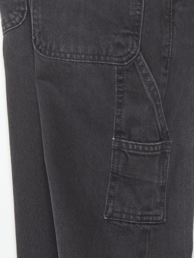 Calça jeans reta com bolsos laterais - CINZA