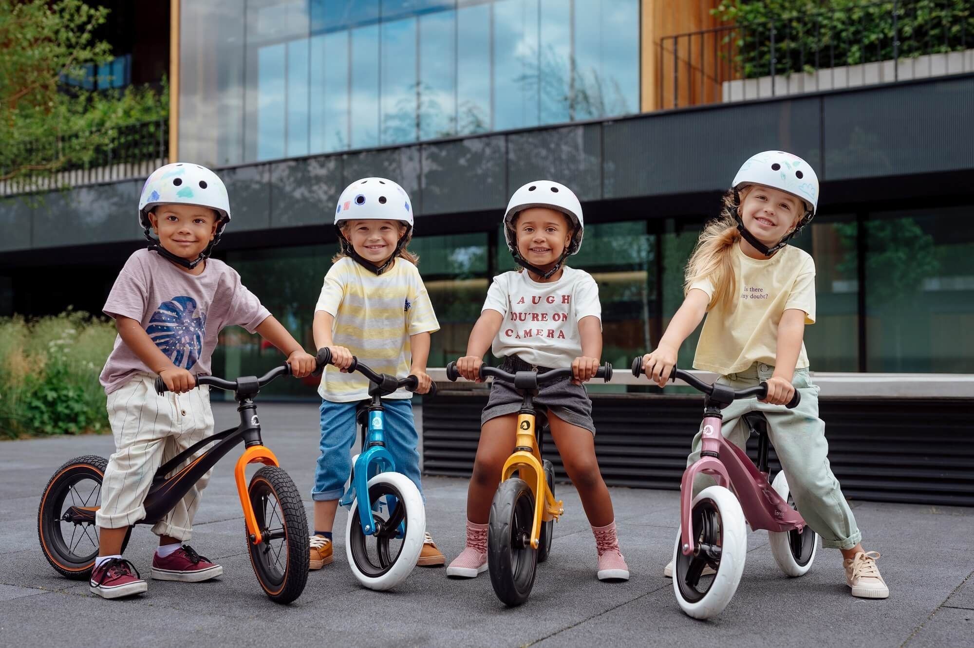 Bicicleta de equilíbrio Lionelo Bart Air ultraleve, quadro de magnésio, a partir de 2 anos, aro 12 polegadas.