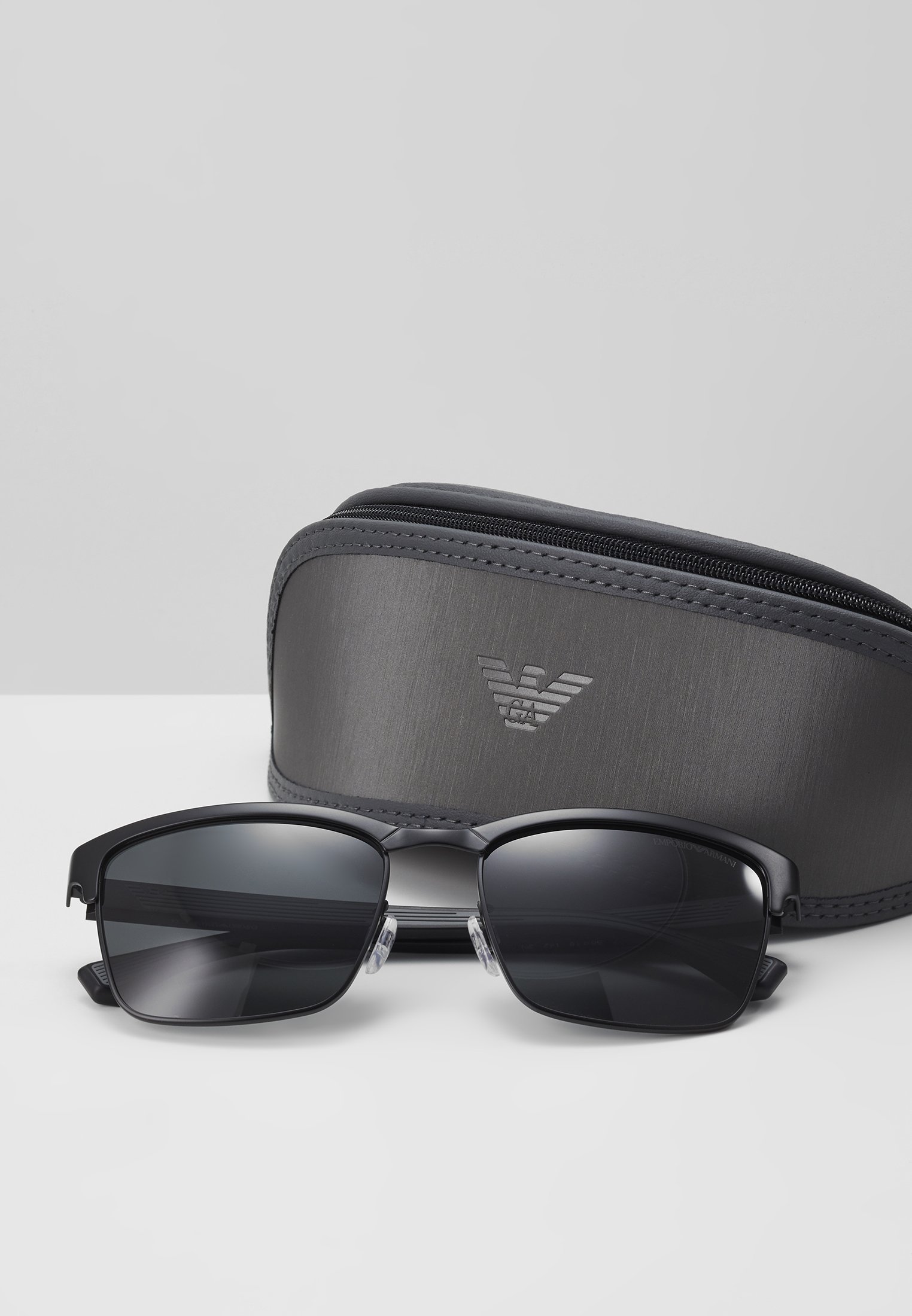 Emporio Armani zonnebril - matzwart