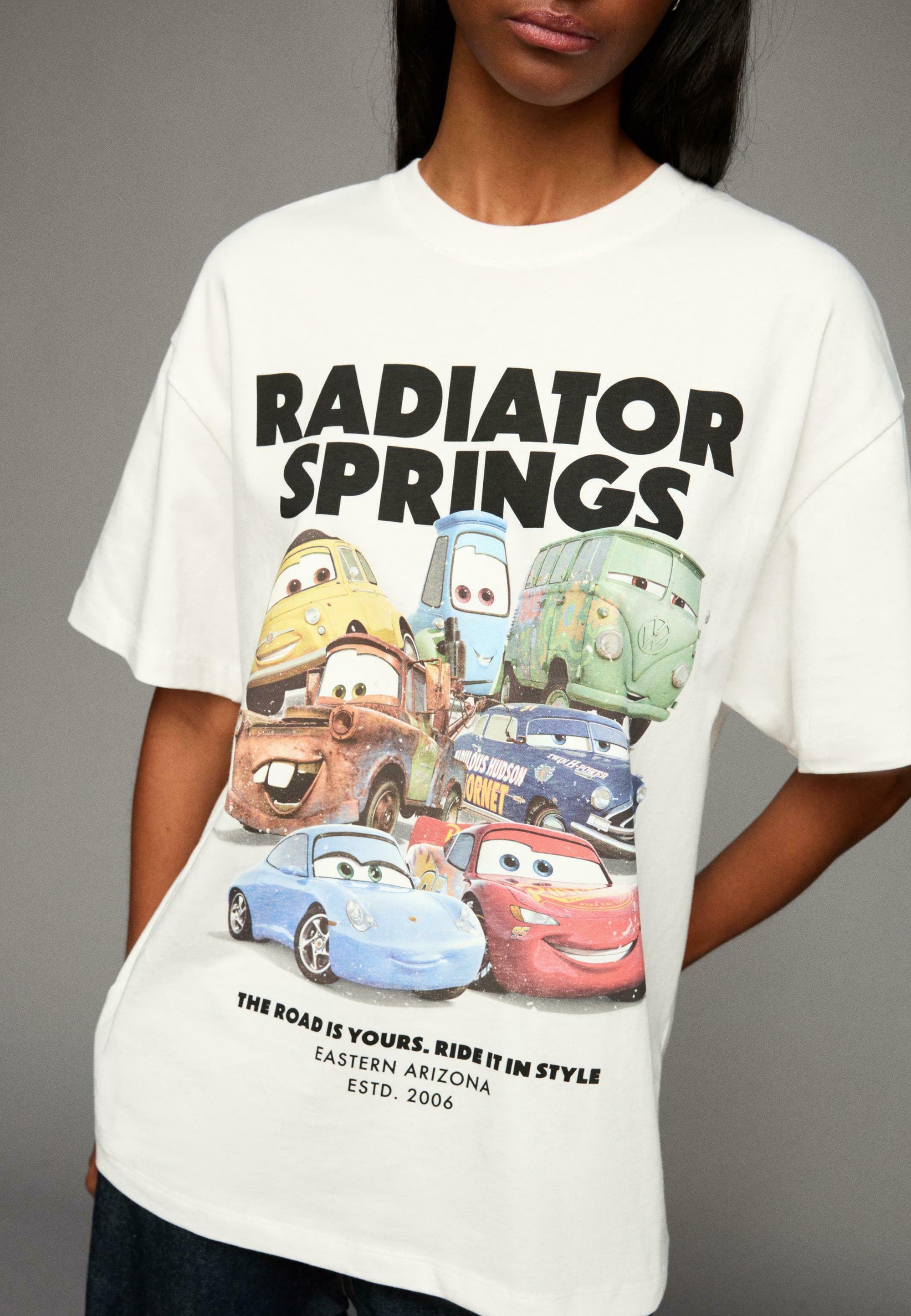 T-shirt Bershka à manches courtes, motif voitures, blanc