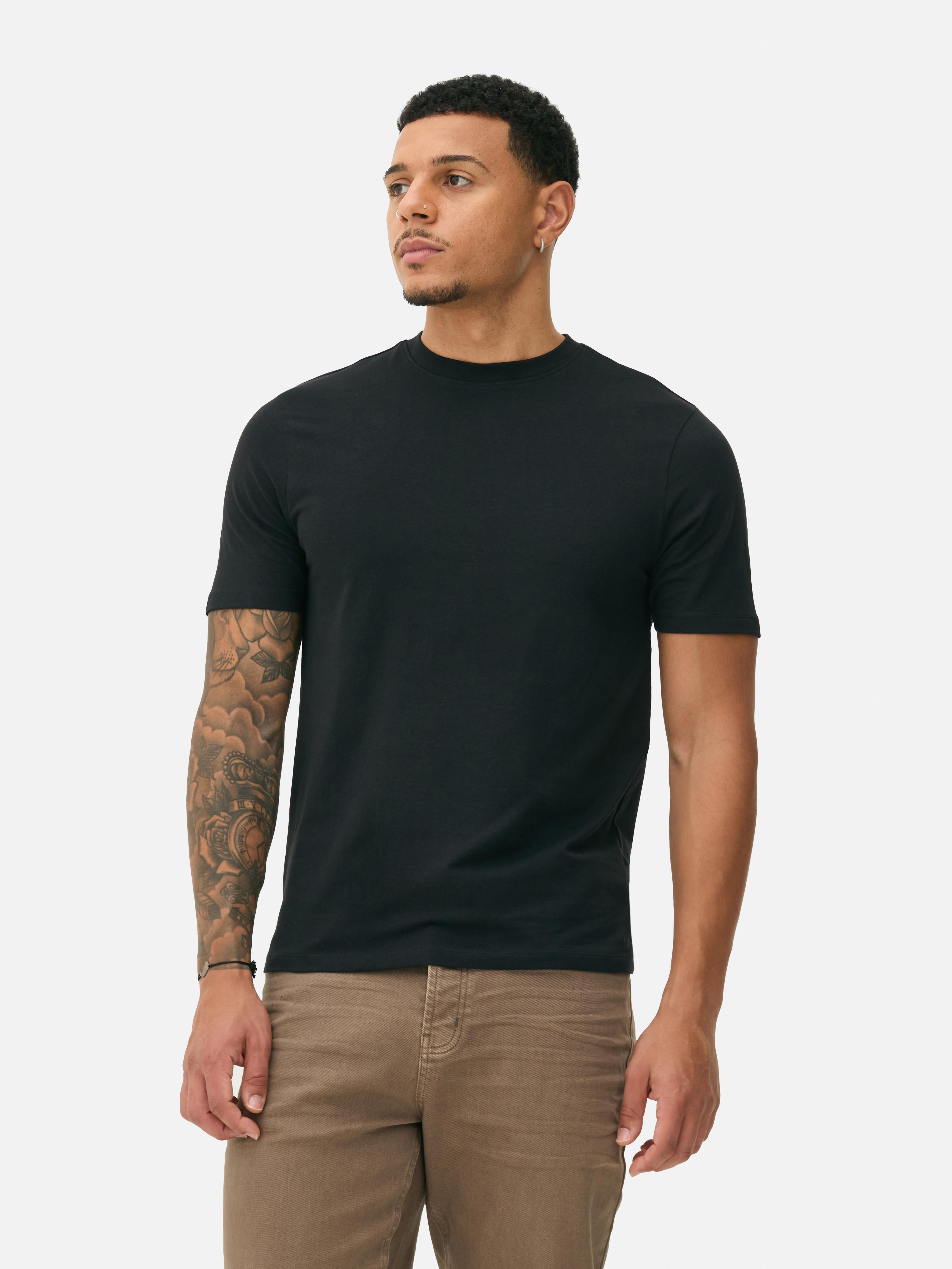 Tricou slim fit Un tricou casual cu guler rotund și croială mulată