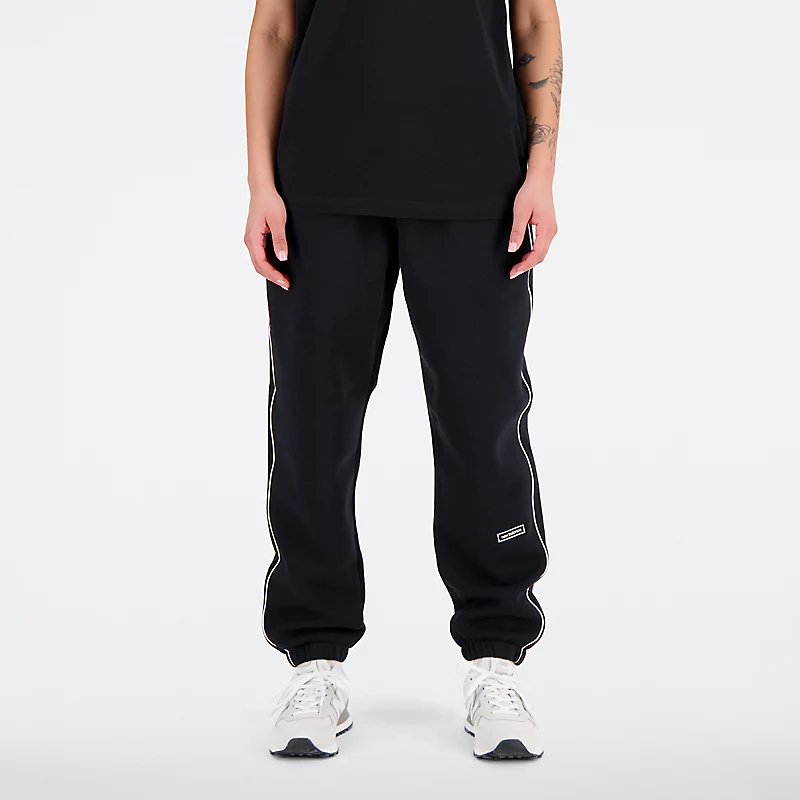 Femme Essentials Fleece Broek met Geborstelde Achterkant – ZWART