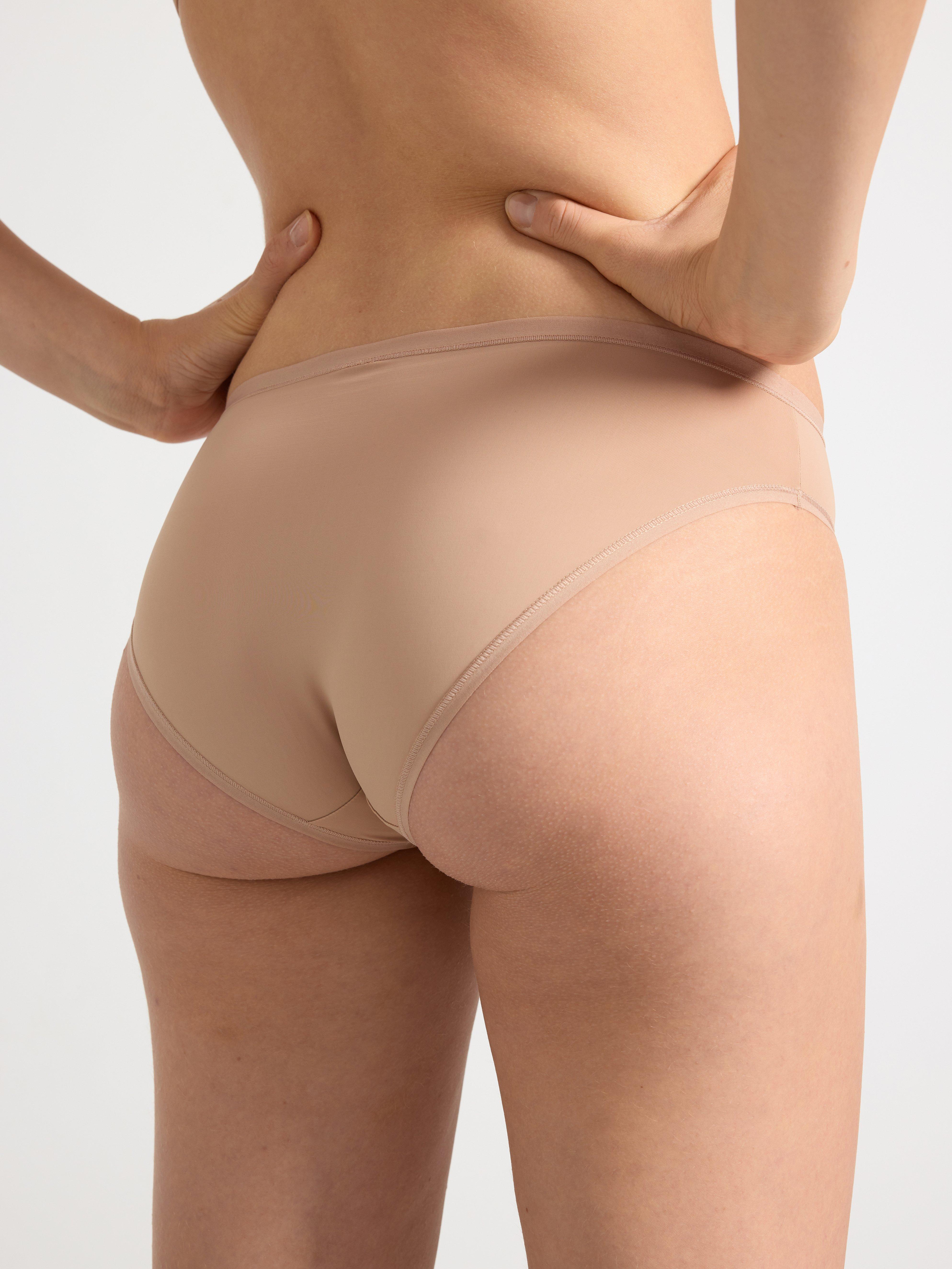 Braguita de bikini de cintura normal, color beige.