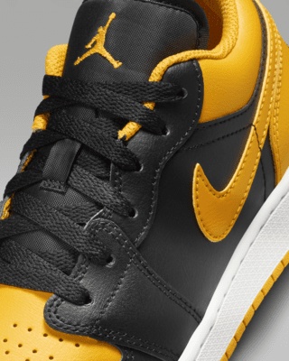 Air Jordan 1 Low Older Kids' Shoes