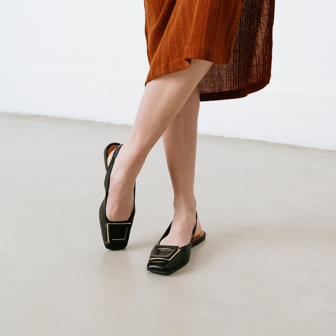 Ballerines slingback à bouts carrés  en cuir noir