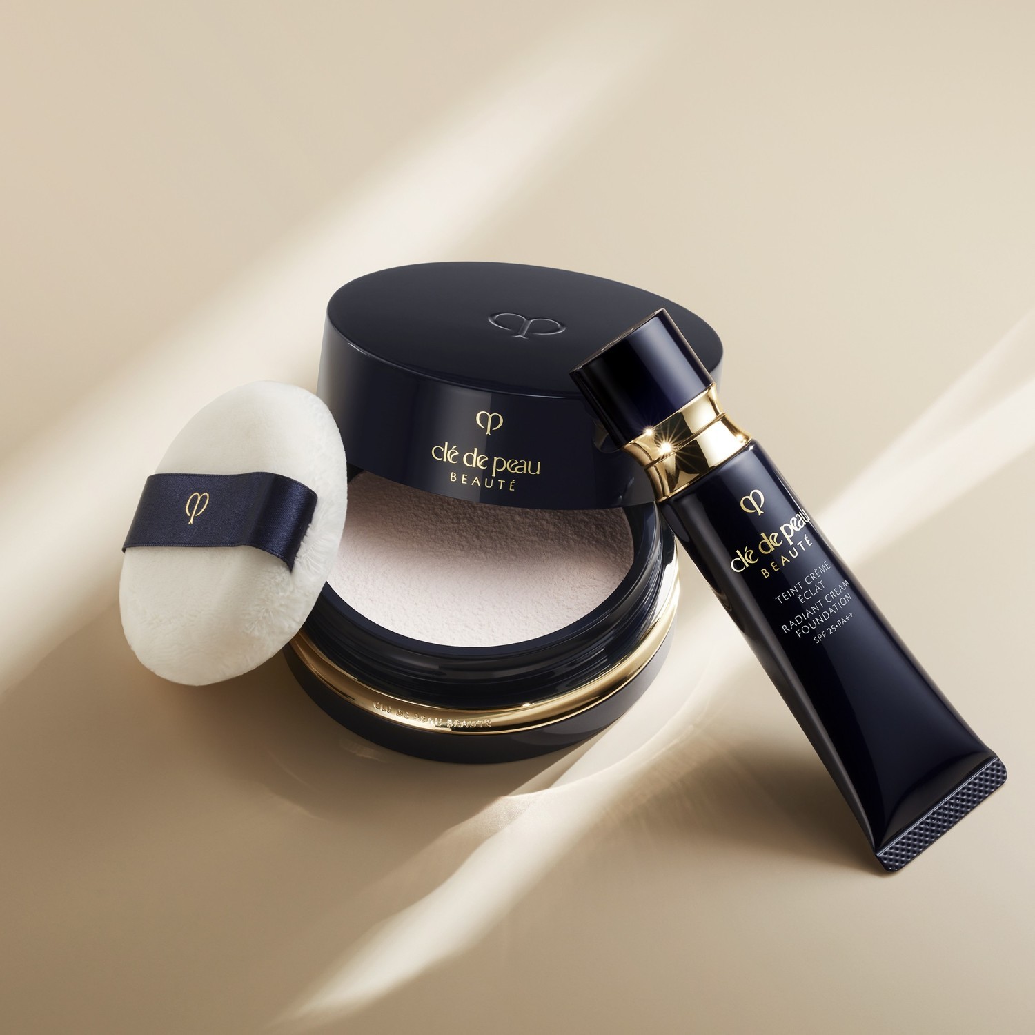 Clé de Peau Beauté Powder prosojni puder v prahu - 7,5 g
