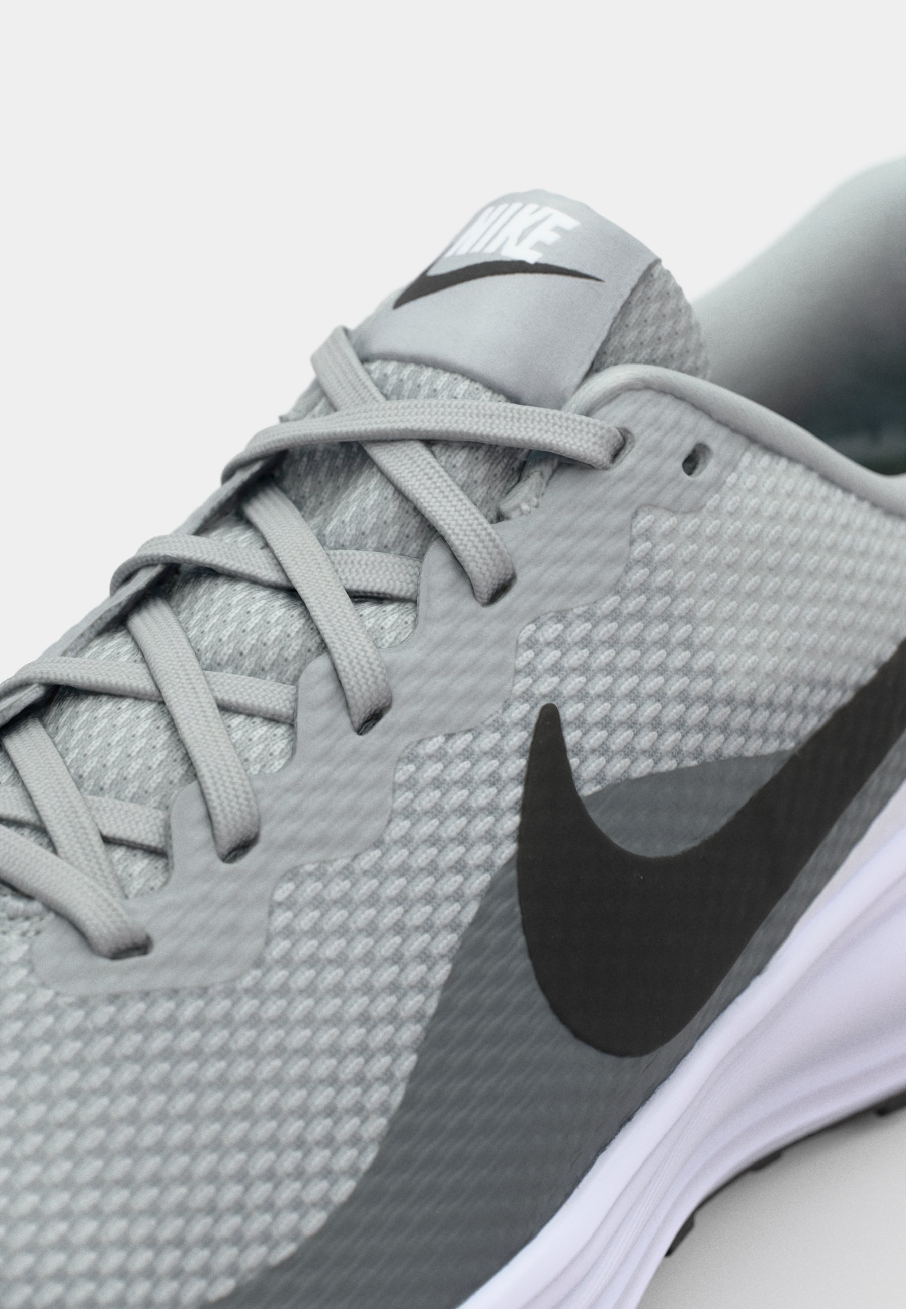 Nike Performance REVOLUTION 8 - Hardloopschoenen voor op de weg - licht rookgrijs/zwart/rookgrijs/wit