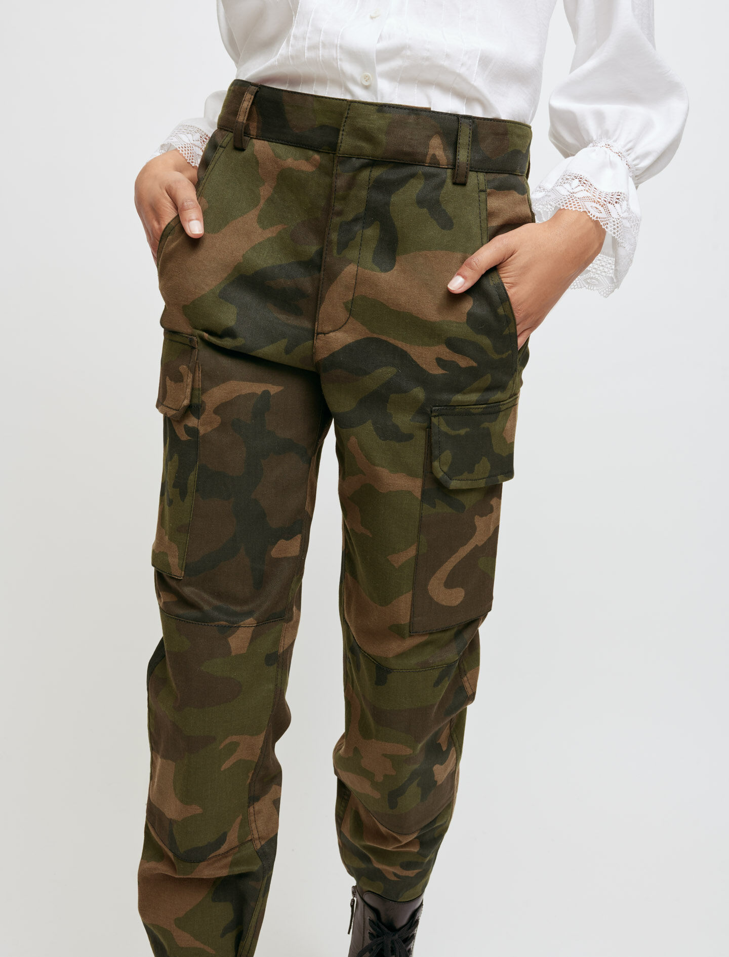 Pantaloni de camuflaj kaki