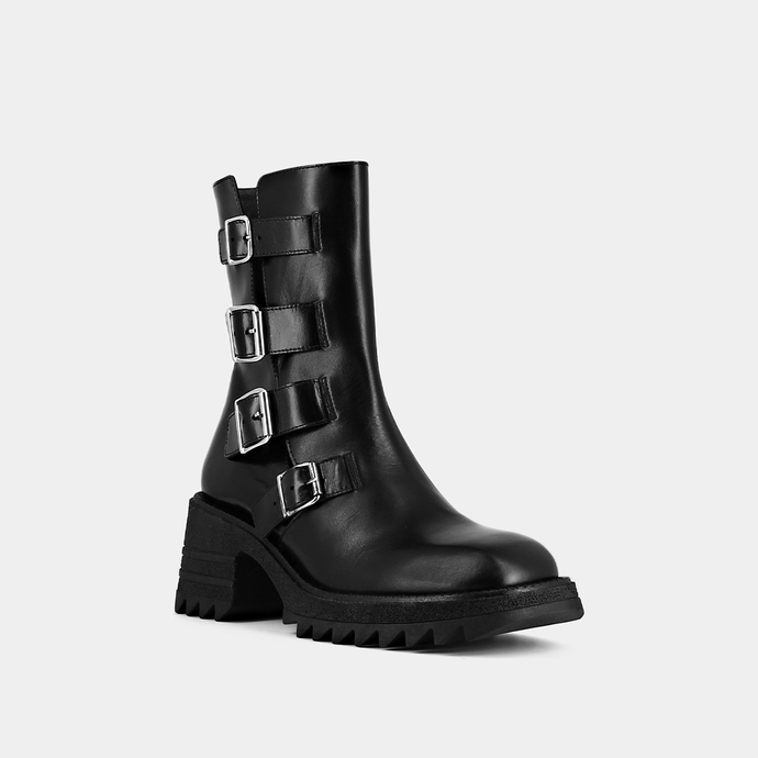 Boots à sangles et semelles crantées  en cuir glacé noir