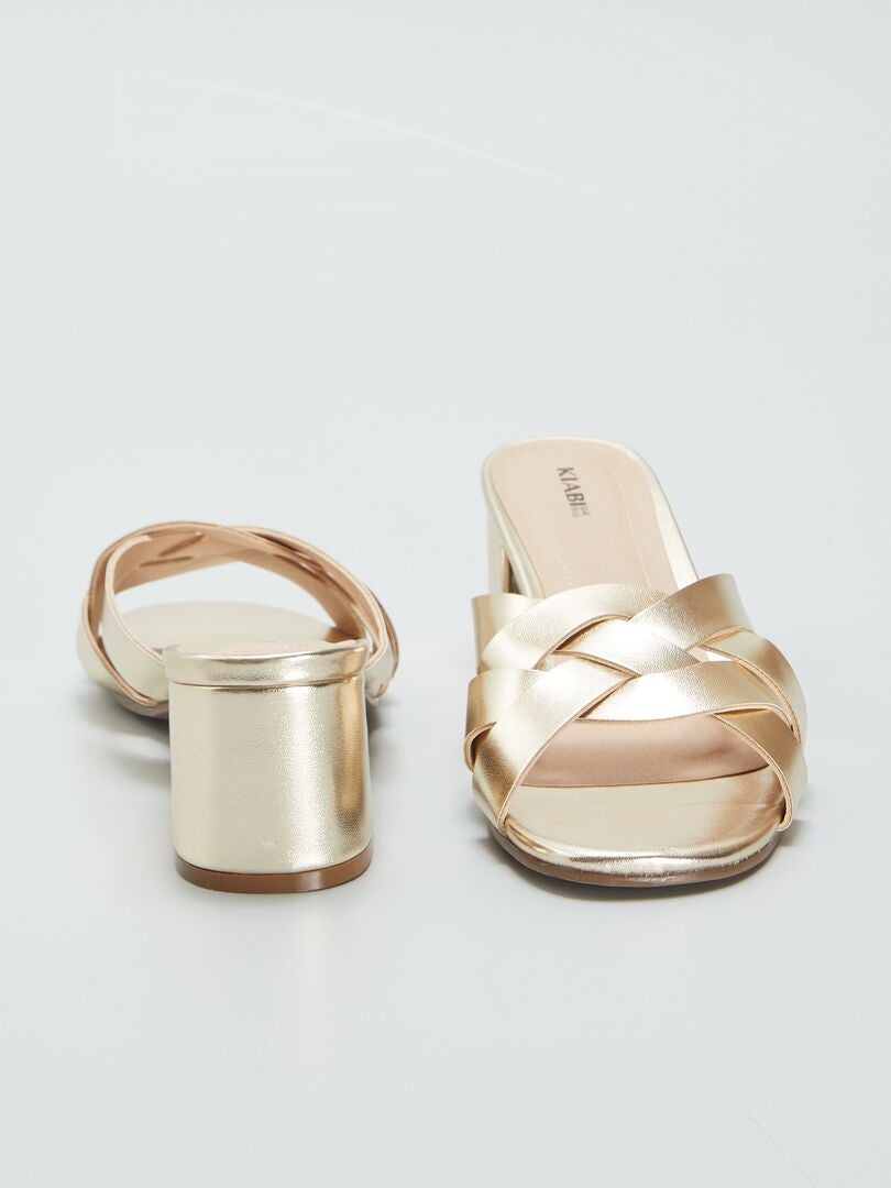 Mules douradas com salto - AMARELO