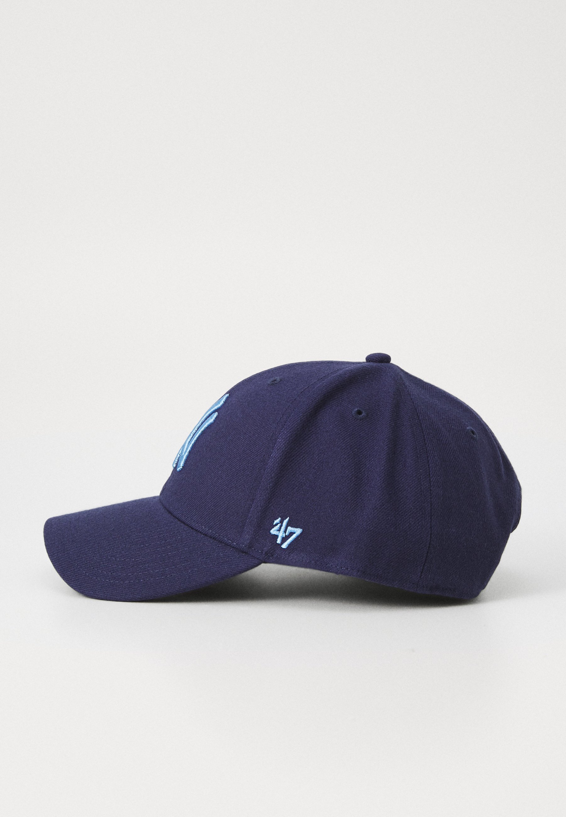 '47 Caps