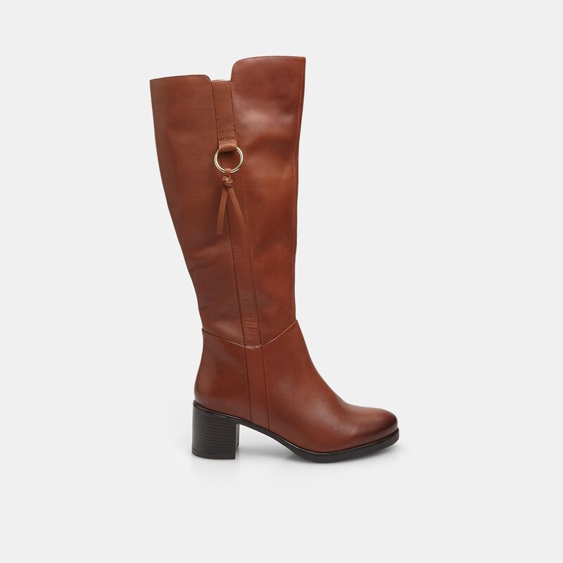 BATA leren dameslaarzen met een hak van 6 cm.
