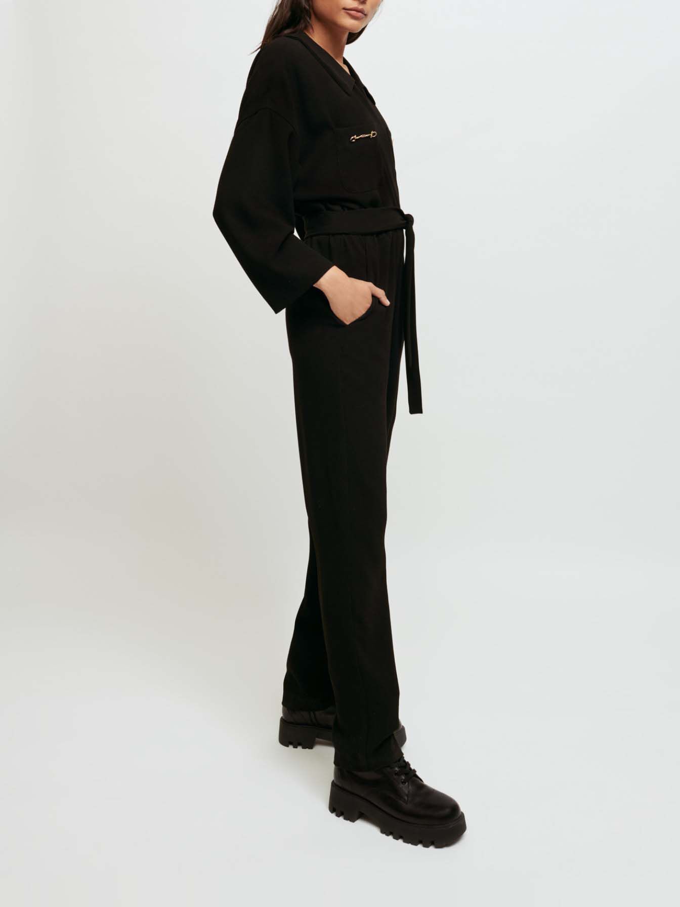 Lange jumpsuit van soepelvallende crêpe - Zwart