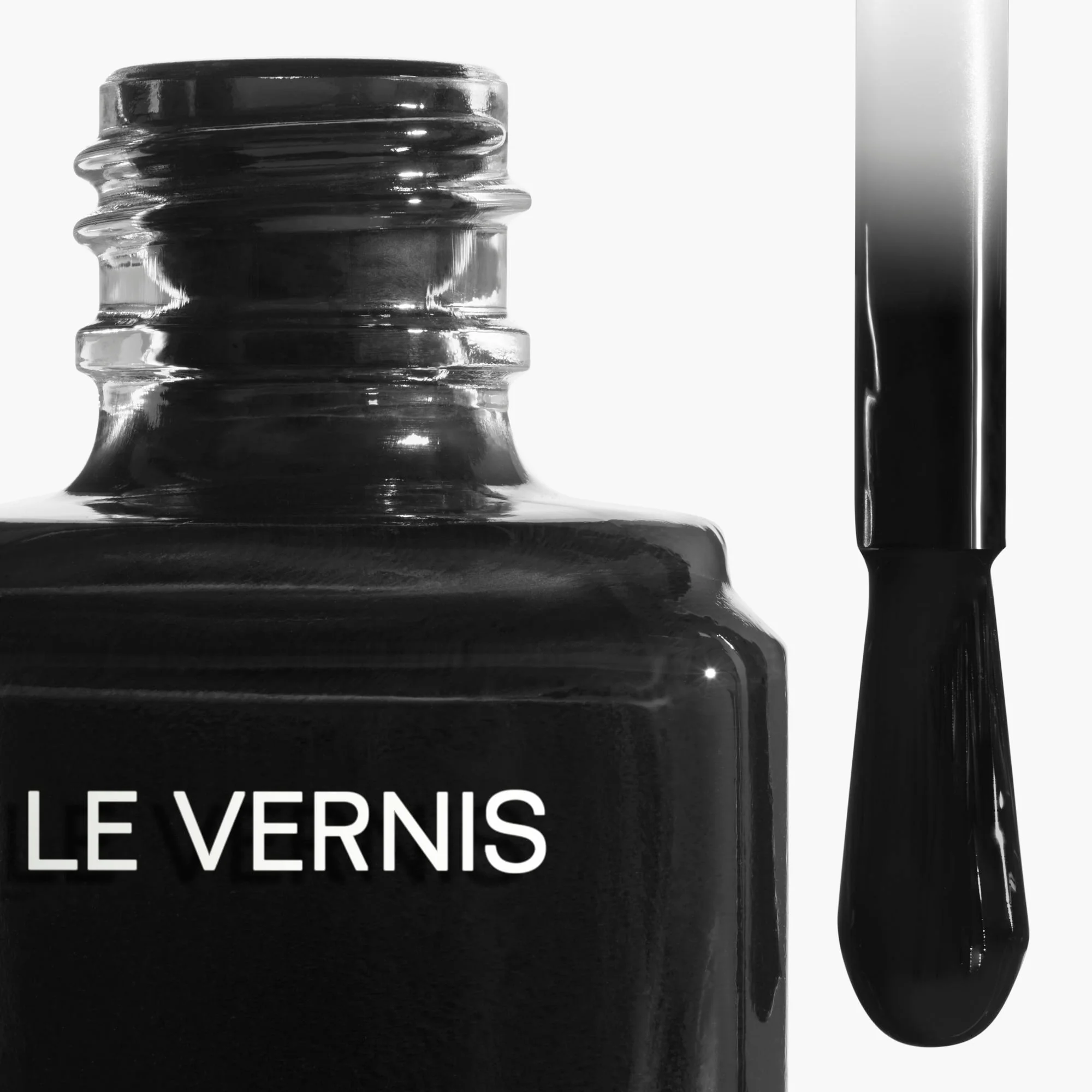 LE VERNIS - COLORE E BRILLANTEZZA LUNGA TENUTA