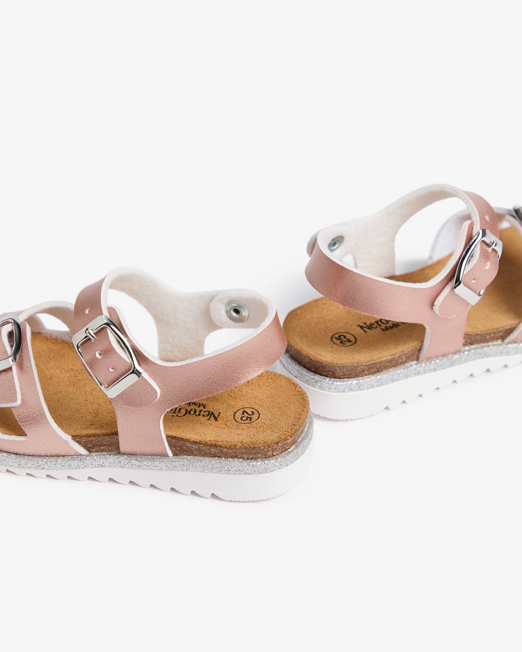 Teinityttöjen sandaalit teknisestä materiaalista