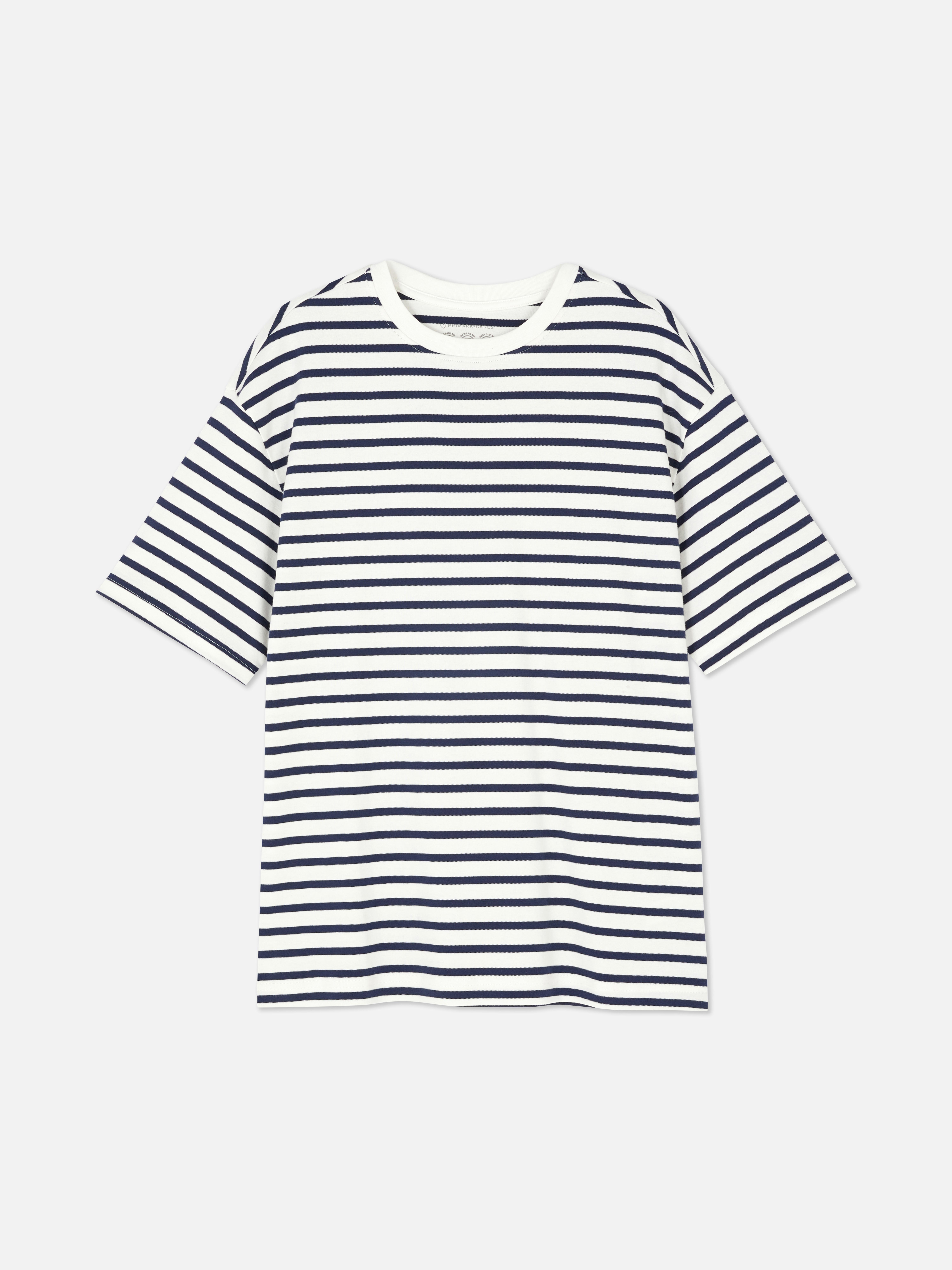 Tricou supradimensionat cu mânecă scurtă. E timpul să îmbrățișezi confortul și stilul cu tricoul nostru supradimensionat.