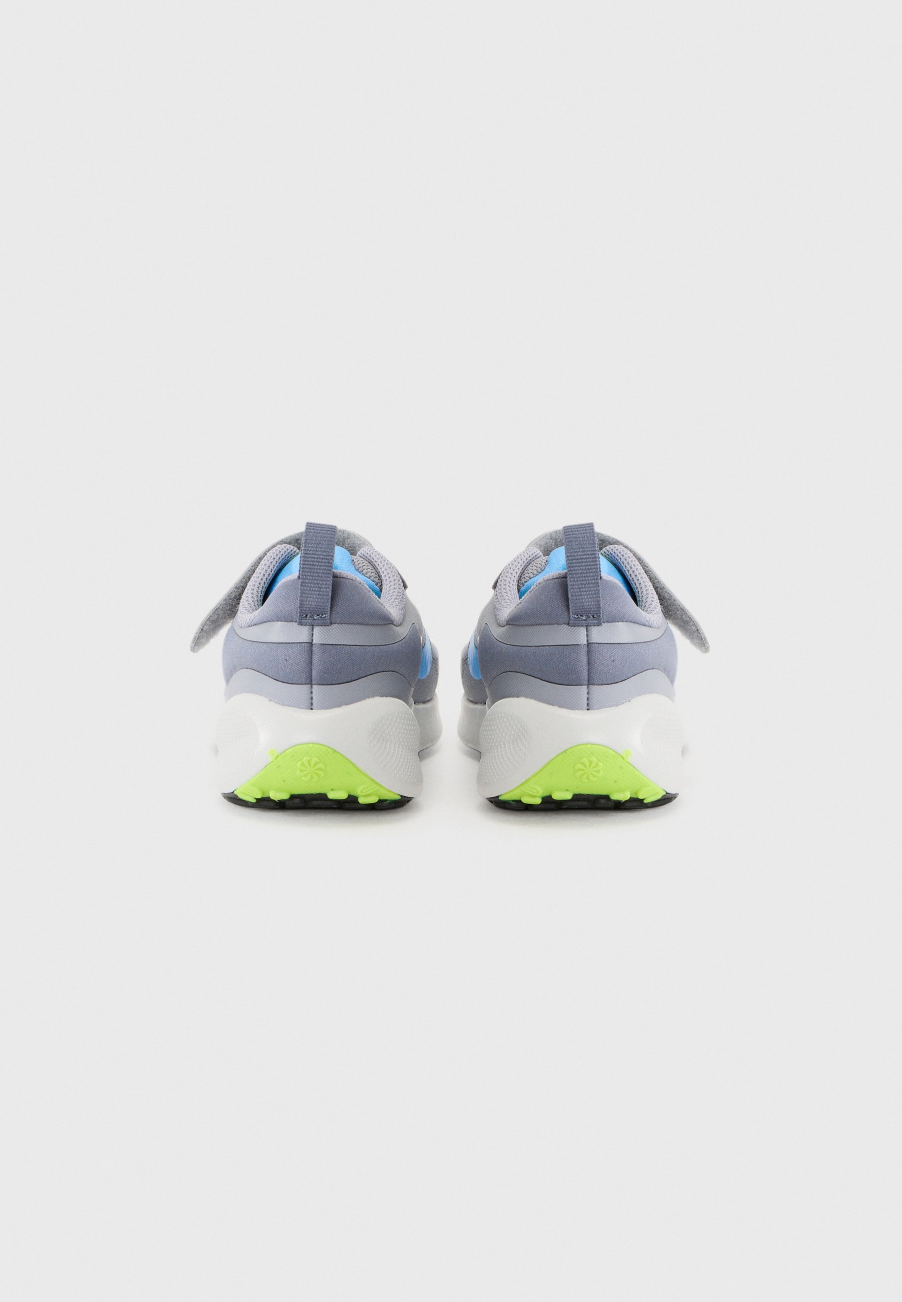 Nike Performance REVOLUTION 7 - Hardloopschoenen voor op de weg - cementgrijs/universiteitsblauw/licht carbon/volt