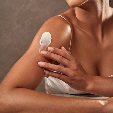 Set de regalo de crema corporal y baño O Boticário Lily Eau de Parfum para mujer 1 unidad 1 unidad