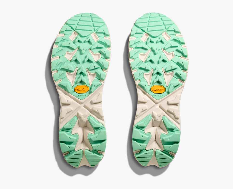 HOKA Anacapa Breeze heeft een albasten/muntkleurige fluorietlaag.