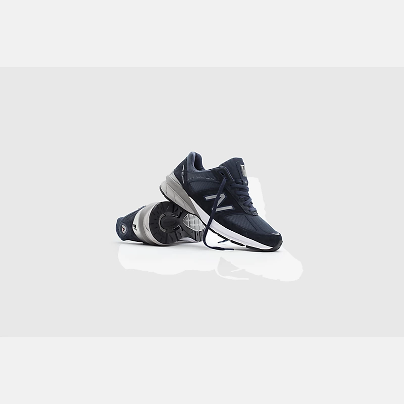 Damenschuhe 990v5 Core, hergestellt in den USA – Marineblau mit silbernen Akzenten