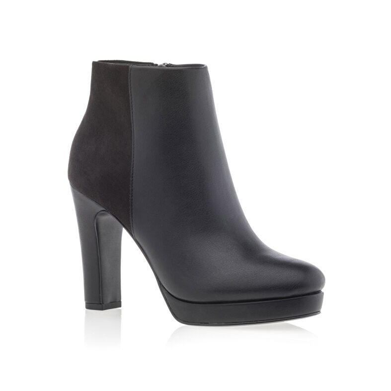  Schwarze Damenstiefel / Stiefeletten