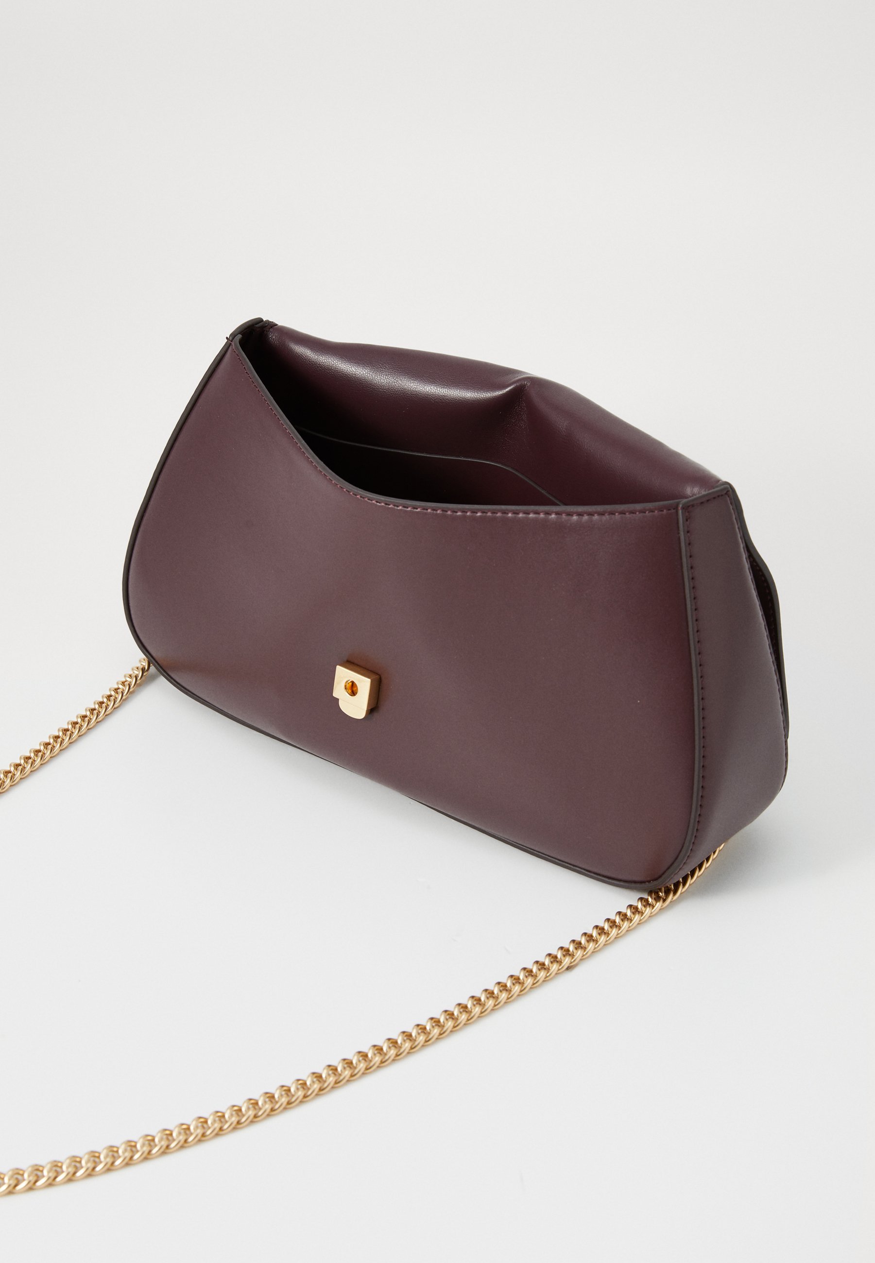 Calvin Klein HARDWARE MONOGRAM - Handtas - fudge