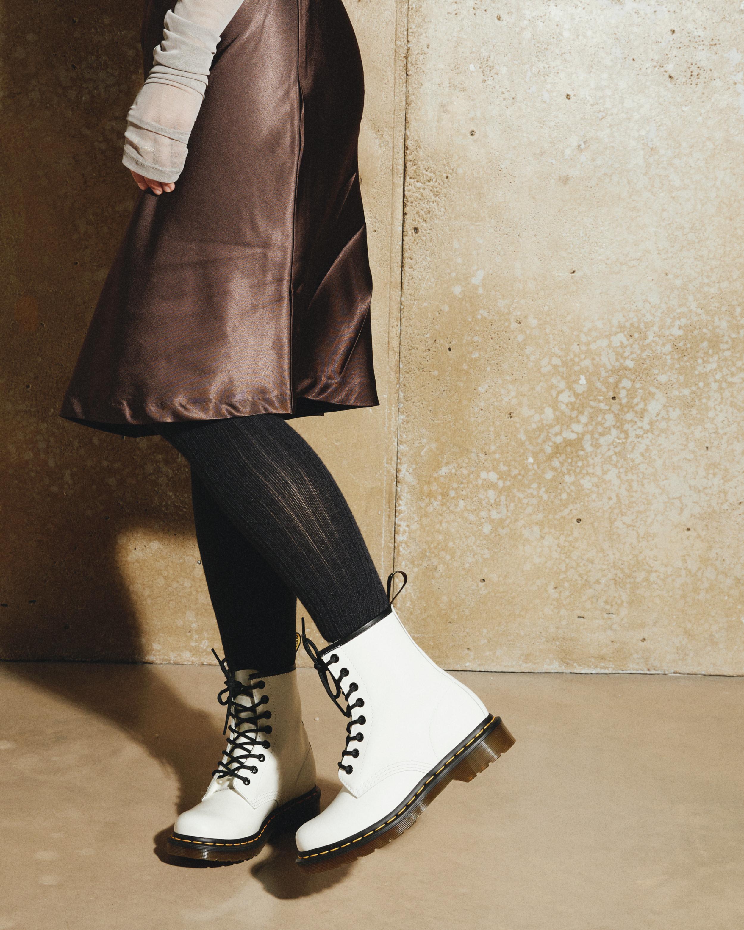 1460 Women's Smooth Leather Lace Up Boots