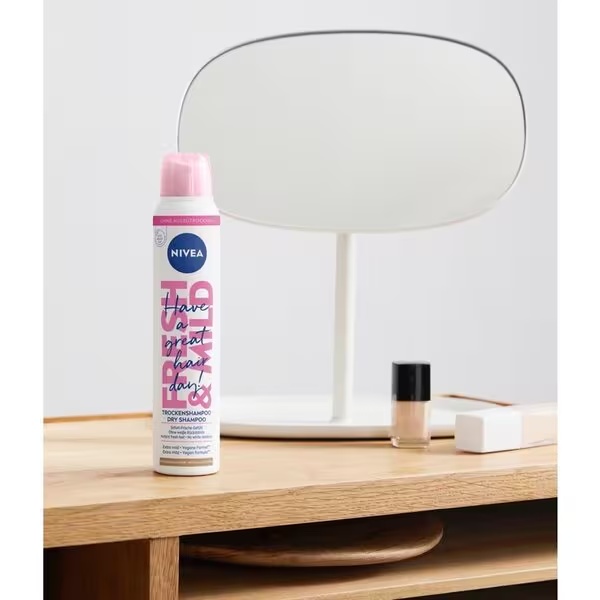 NIVEA Fresh Revive 3-у-1 суви шампон за тамноплаву косу<br>200ml