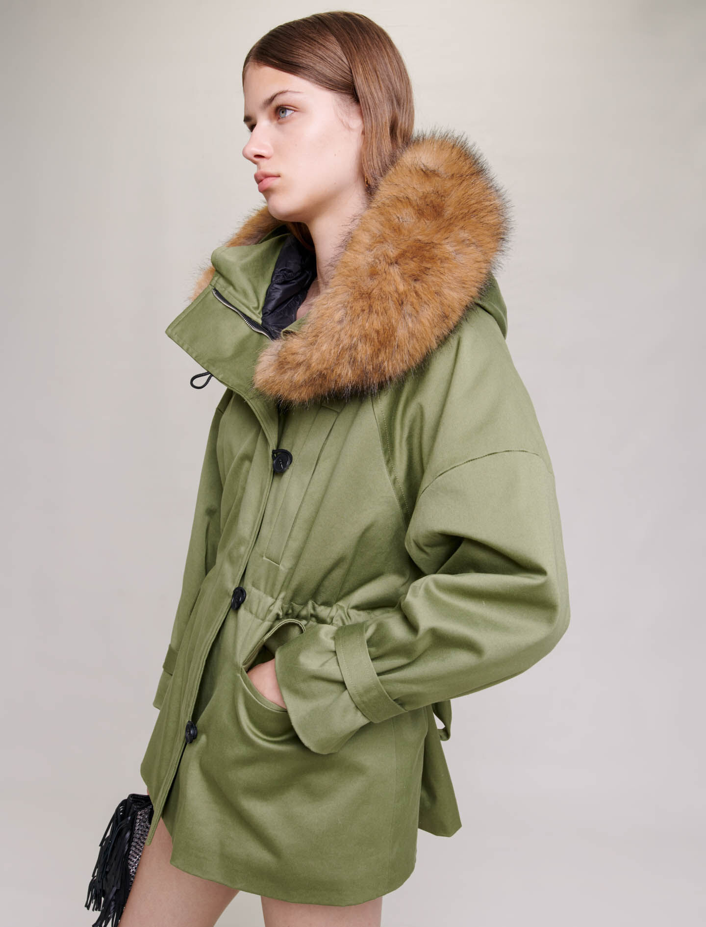 Lyhyt parkatakki hupulla - Khaki