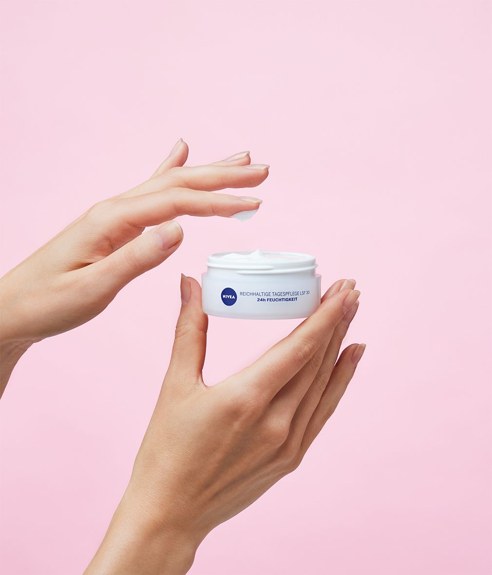 Barojošs dienas krēms ar SPF 30 sausai un jutīgai ādai Sejas mitrinātāji