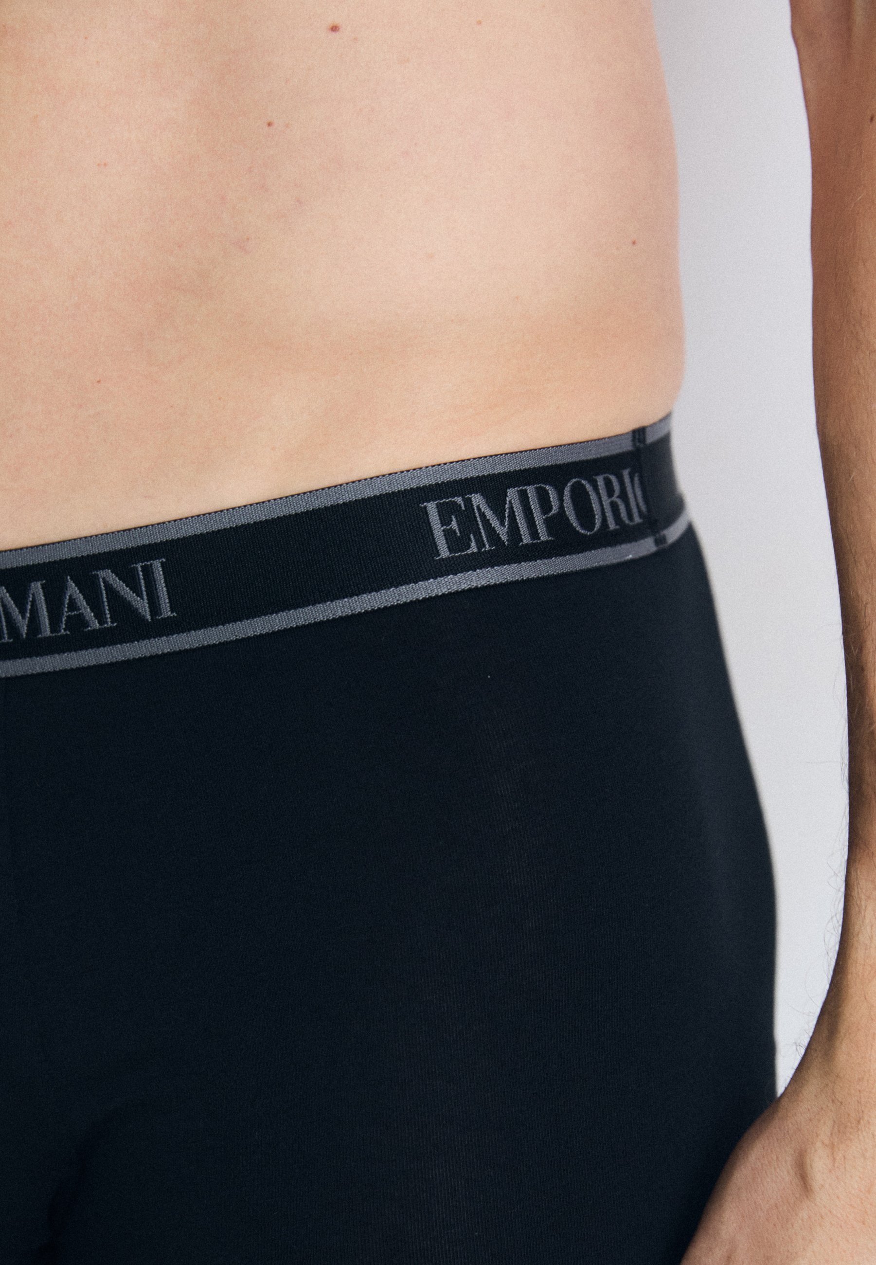 Emporio Armani -alushousut