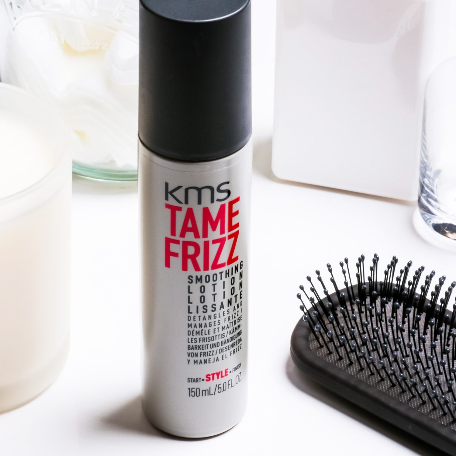 Crème capillaire KMS Bändigt Frizz - Lotion lissante - 150 ml