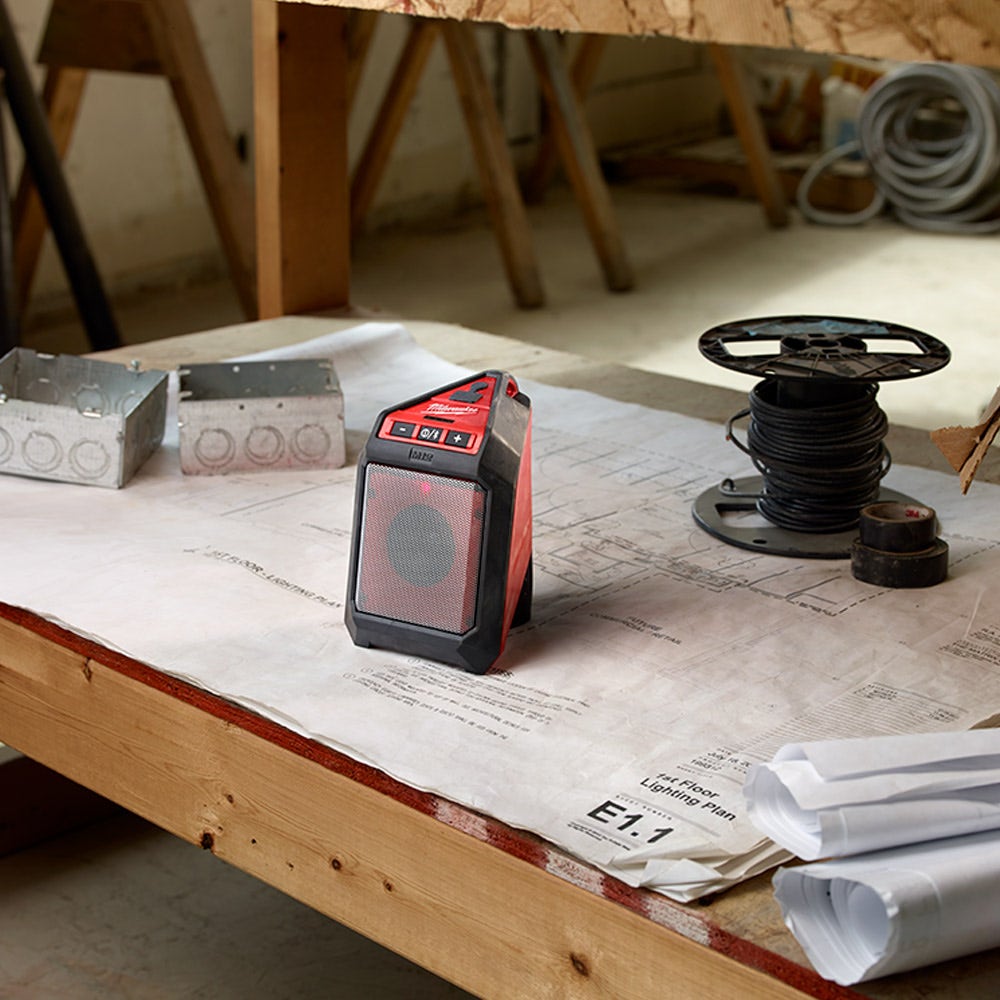 Caixa de som Bluetooth MILWAUKEE 12V para trabalhos de construção, modelo M12JSSP-0