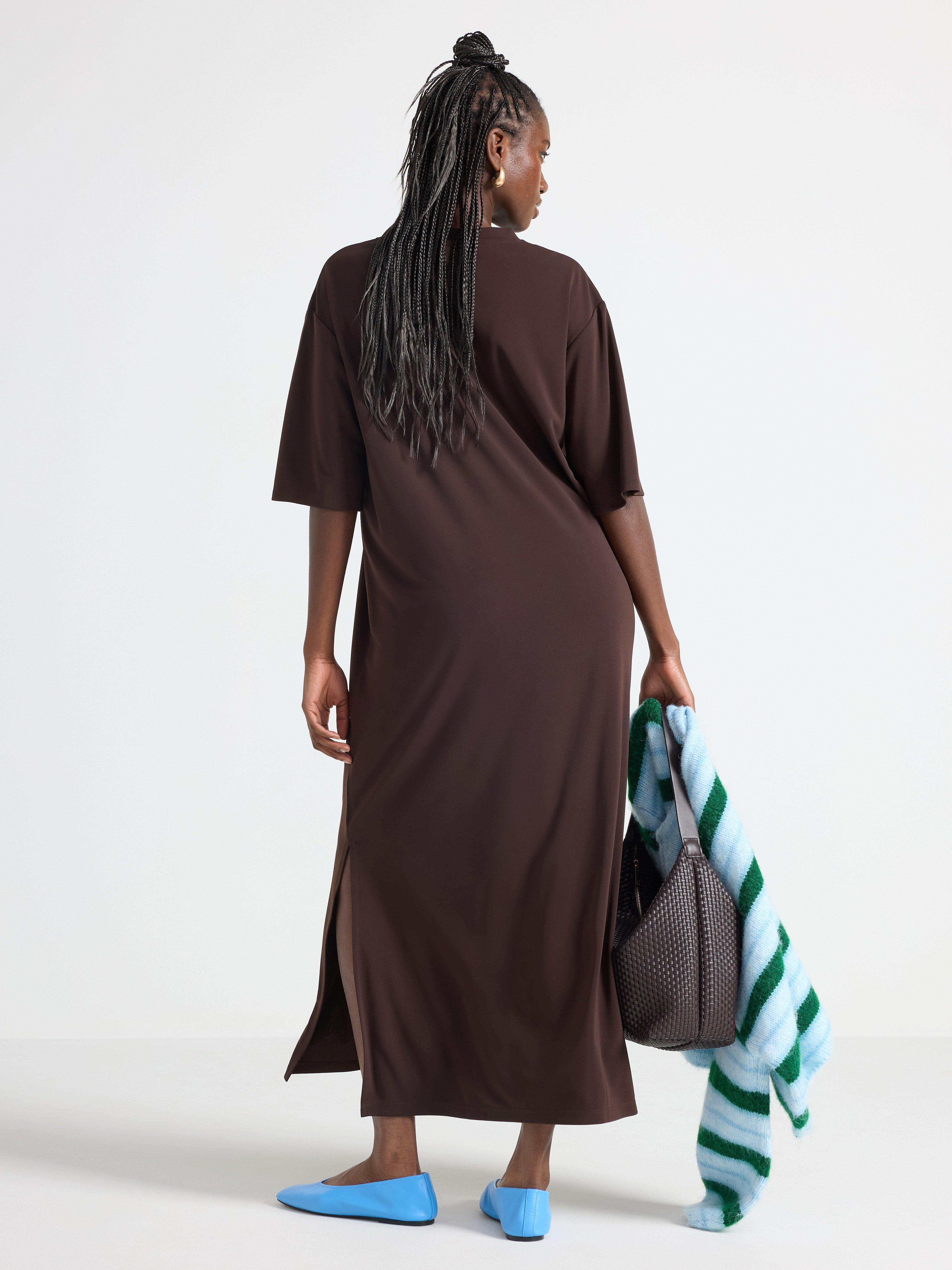 Camiseta midi marrom escuro