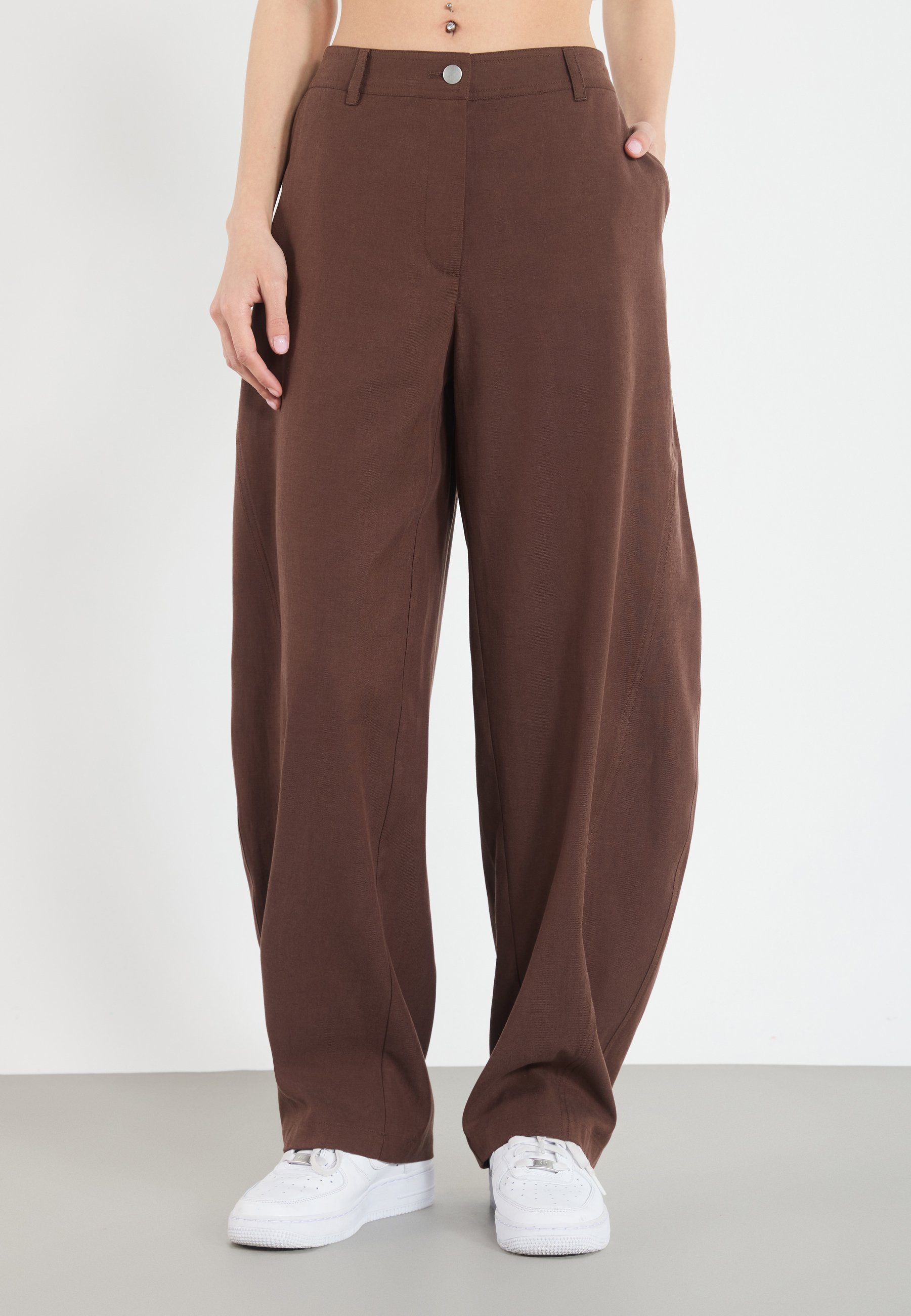 Pantaloni Even&Odd BARREL TROUSER - Pantaloni - marroni