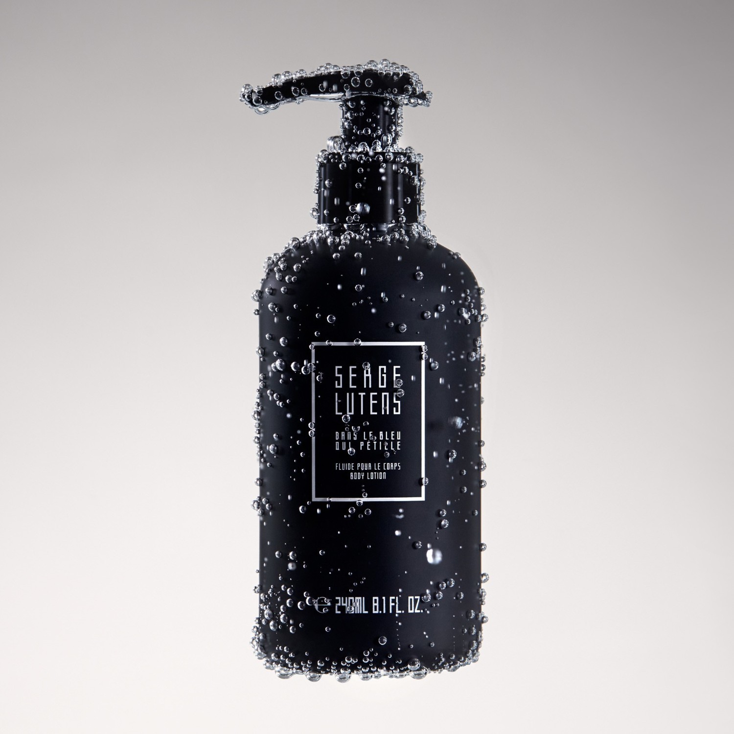 Ranné telové mlieko Serge Lutens v odtieni Sparkling Blue – 240 ml