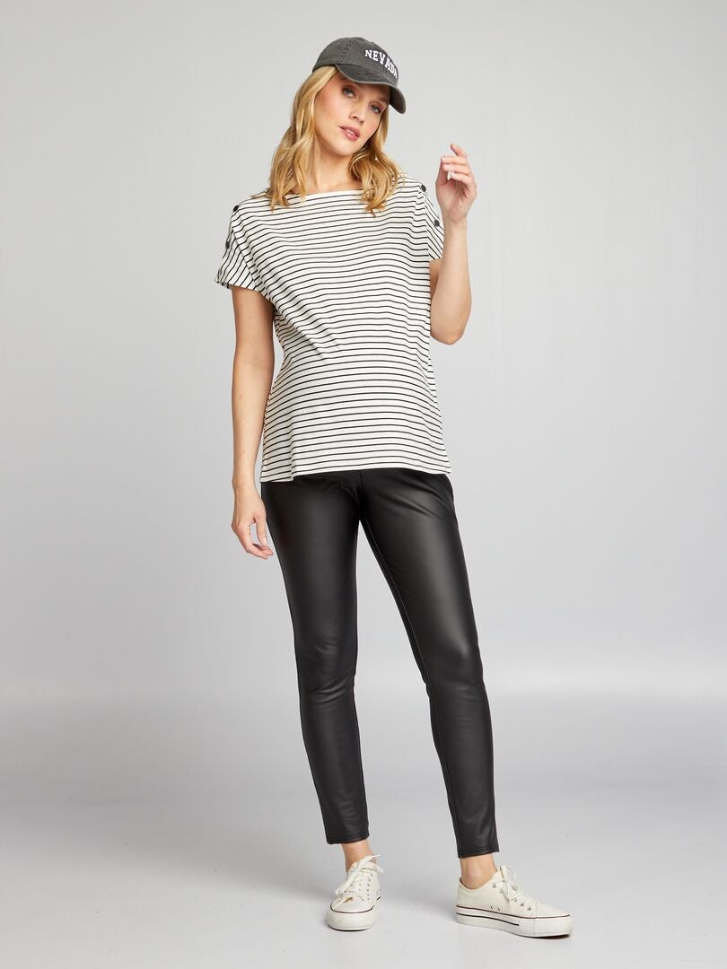 Verpleegkundig T-shirt met knoopsluiting in de nek - WIT