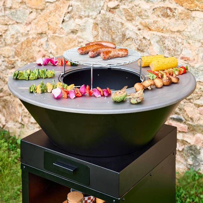 Barbacoa de leña MOMBACHO de 81,5 cm con parrilla, espacio de almacenamiento y tapa.