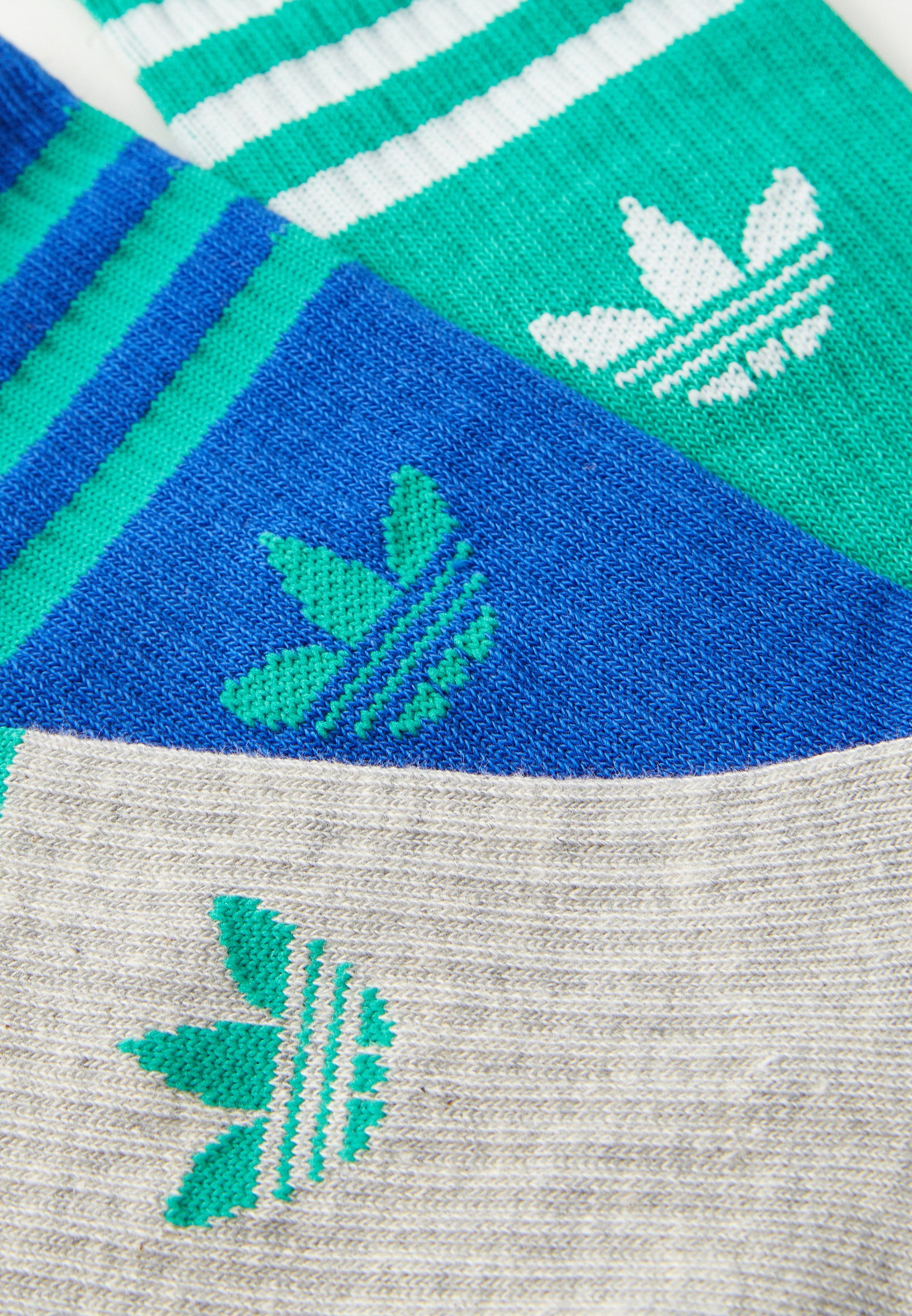 adidas Originals CREW UNISEX 6 PACK - Sokid - hall/sinine/roheline