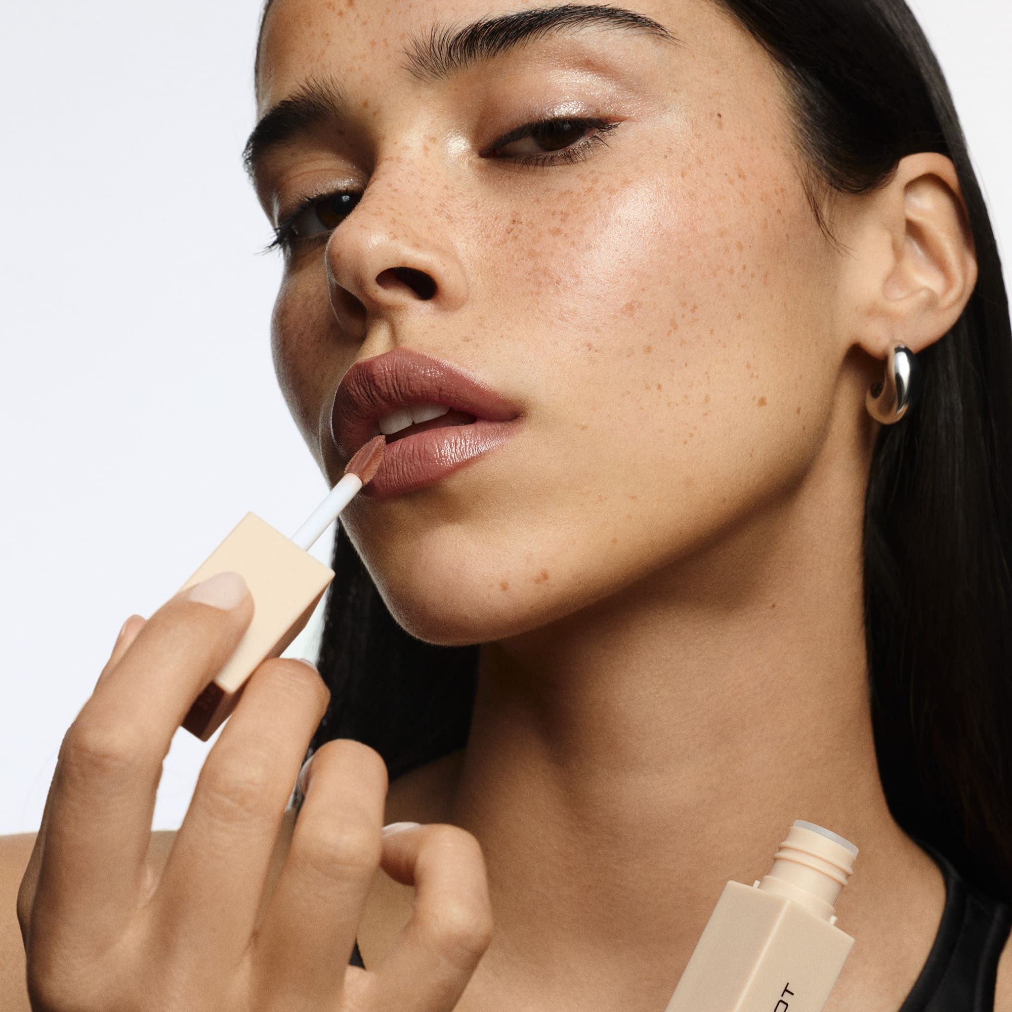 Течни кармин за усне Glazed Lips SPF50 Луксузни сјај за усне